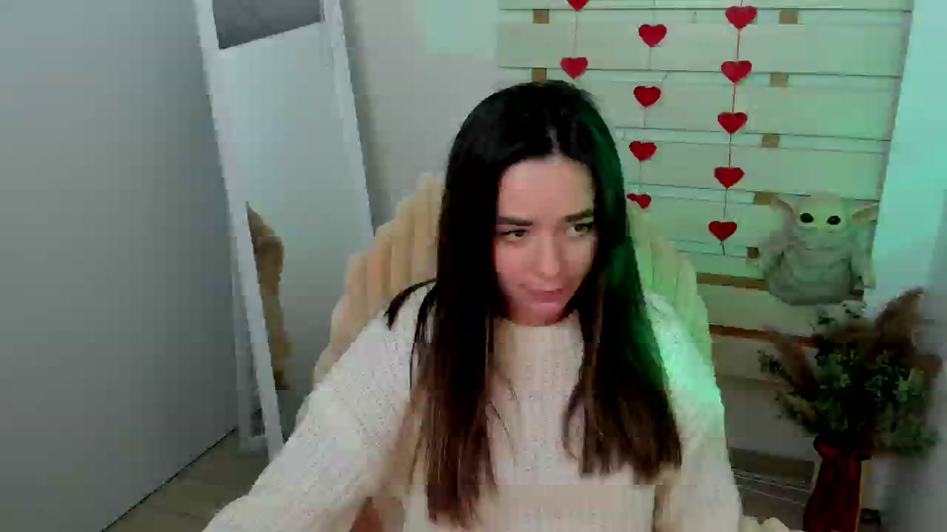 Gallery image thumbnail from KiraLove's myfreecams stream on, 04/06/2025, 16:59 image 14 of 20