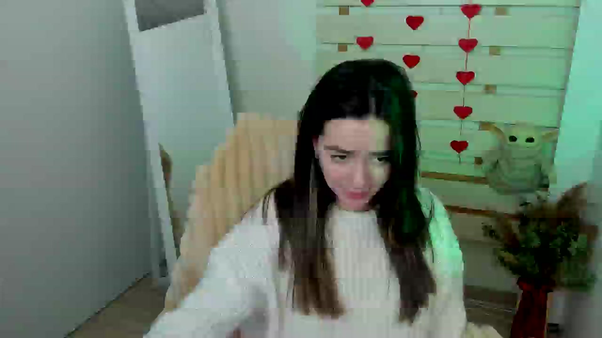 Gallery image thumbnail from KiraLove's myfreecams stream on, 04/06/2025, 16:59 image 12 of 20