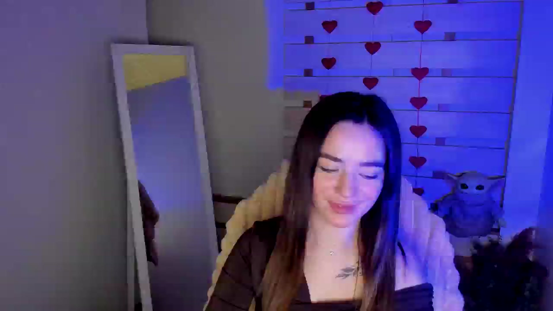 Gallery image thumbnail from KiraLove's myfreecams stream on, 04/07/2025, 11:24 image 19 of 20
