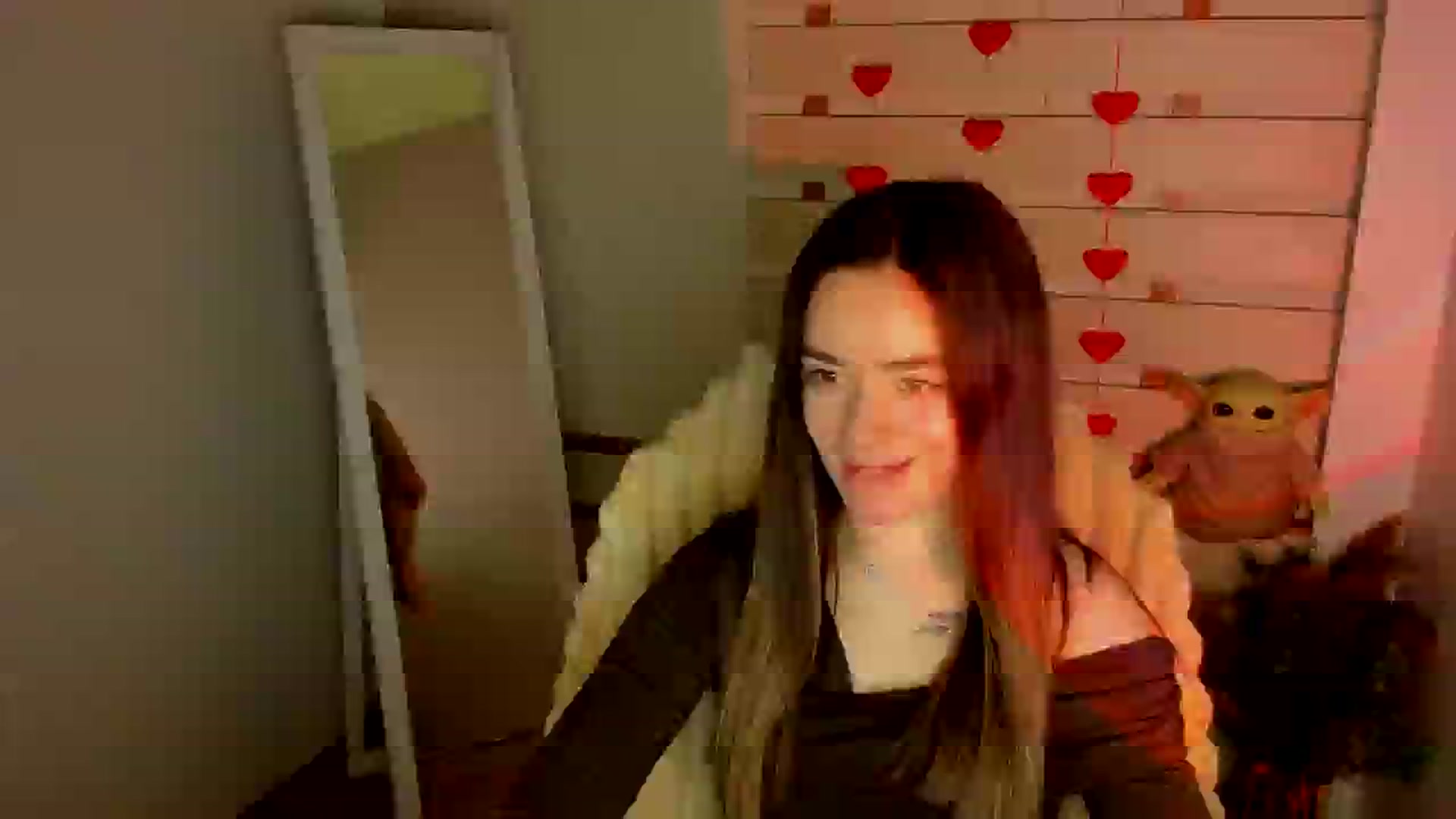 Gallery image thumbnail from KiraLove's myfreecams stream on, 04/07/2025, 11:24 image 12 of 20