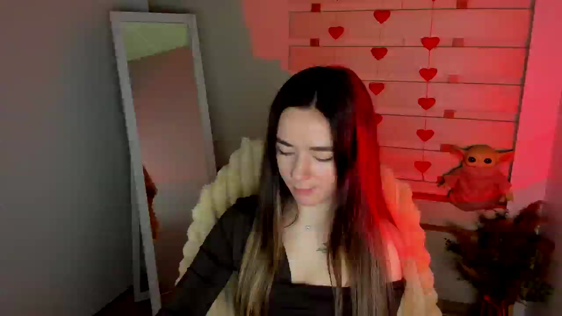 Gallery image thumbnail from KiraLove's myfreecams stream on, 04/07/2025, 11:24 image 2 of 20