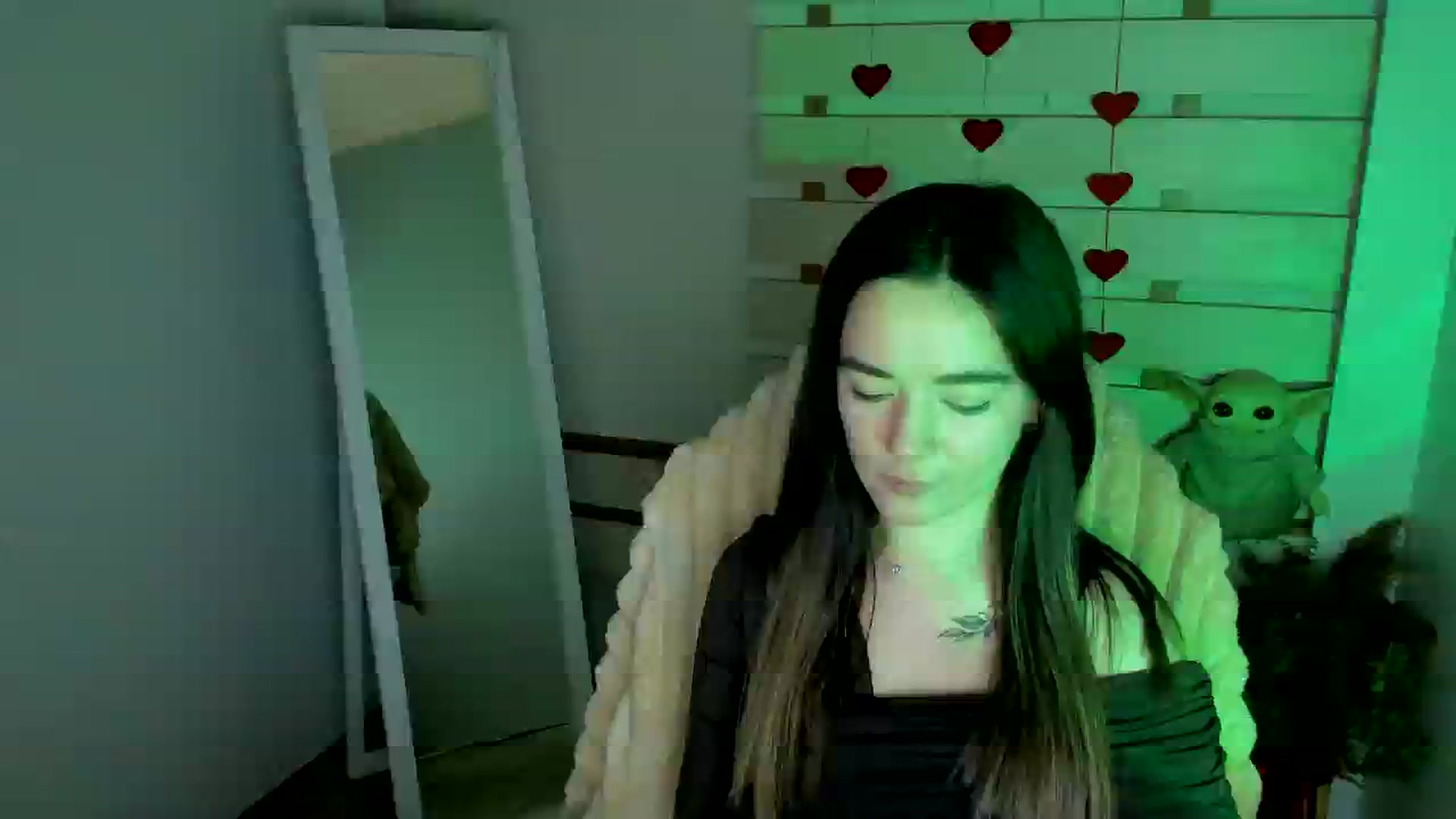 Gallery image thumbnail from KiraLove's myfreecams stream on, 04/07/2025, 11:24 image 14 of 20