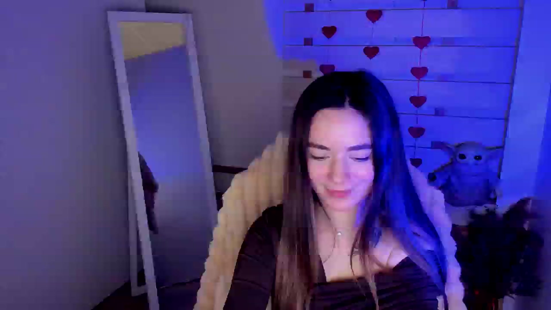 Gallery image thumbnail from KiraLove's myfreecams stream on, 04/07/2025, 11:24 image 4 of 20