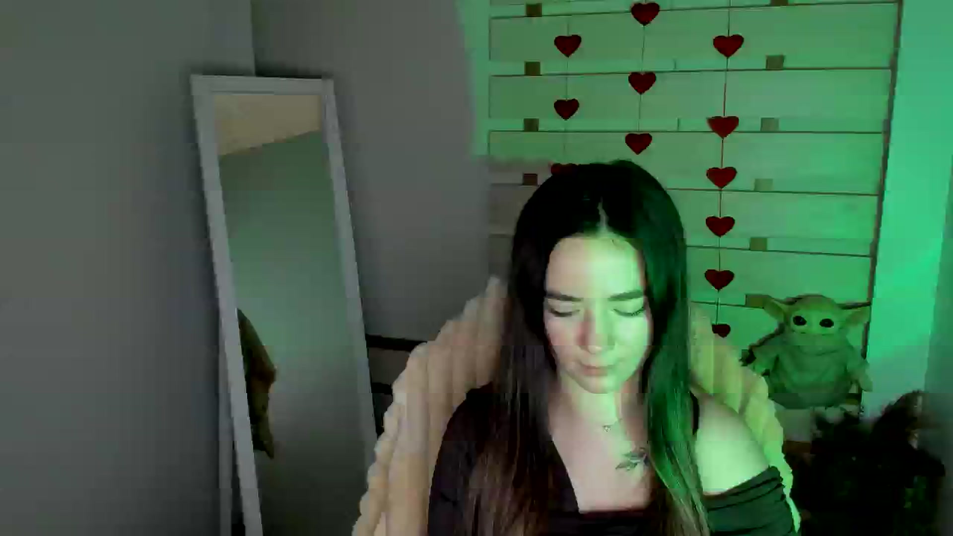 Gallery image thumbnail from KiraLove's myfreecams stream on, 04/07/2025, 11:24 image 18 of 20
