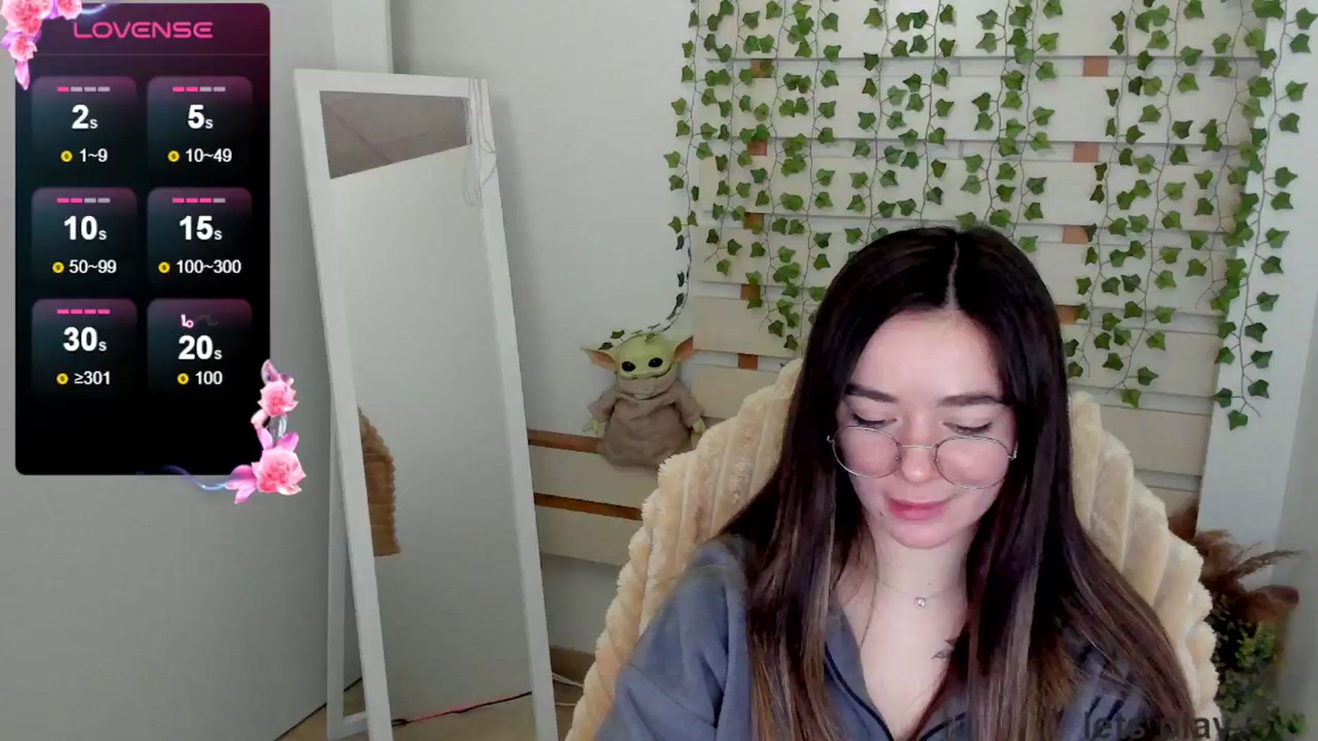 Gallery image thumbnail from KiraLove's myfreecams stream on, 04/11/2025, 09:44 image 4 of 20