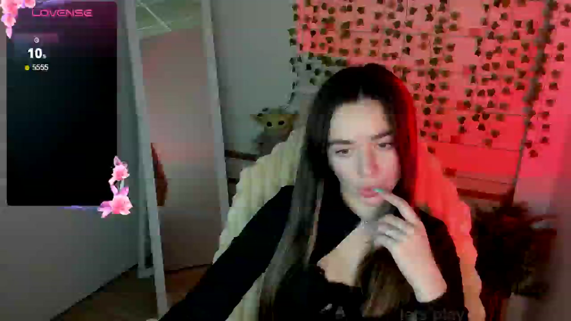 Gallery image thumbnail from KiraLove's myfreecams stream on, 04/12/2025, 10:11 image 20 of 20