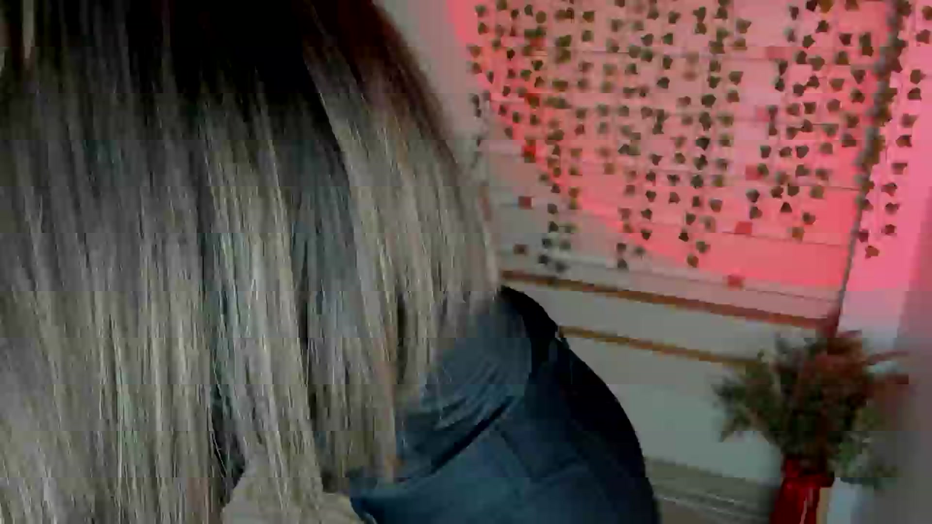 Gallery image thumbnail from KiraLove's myfreecams stream on, 04/12/2025, 10:11 image 5 of 20