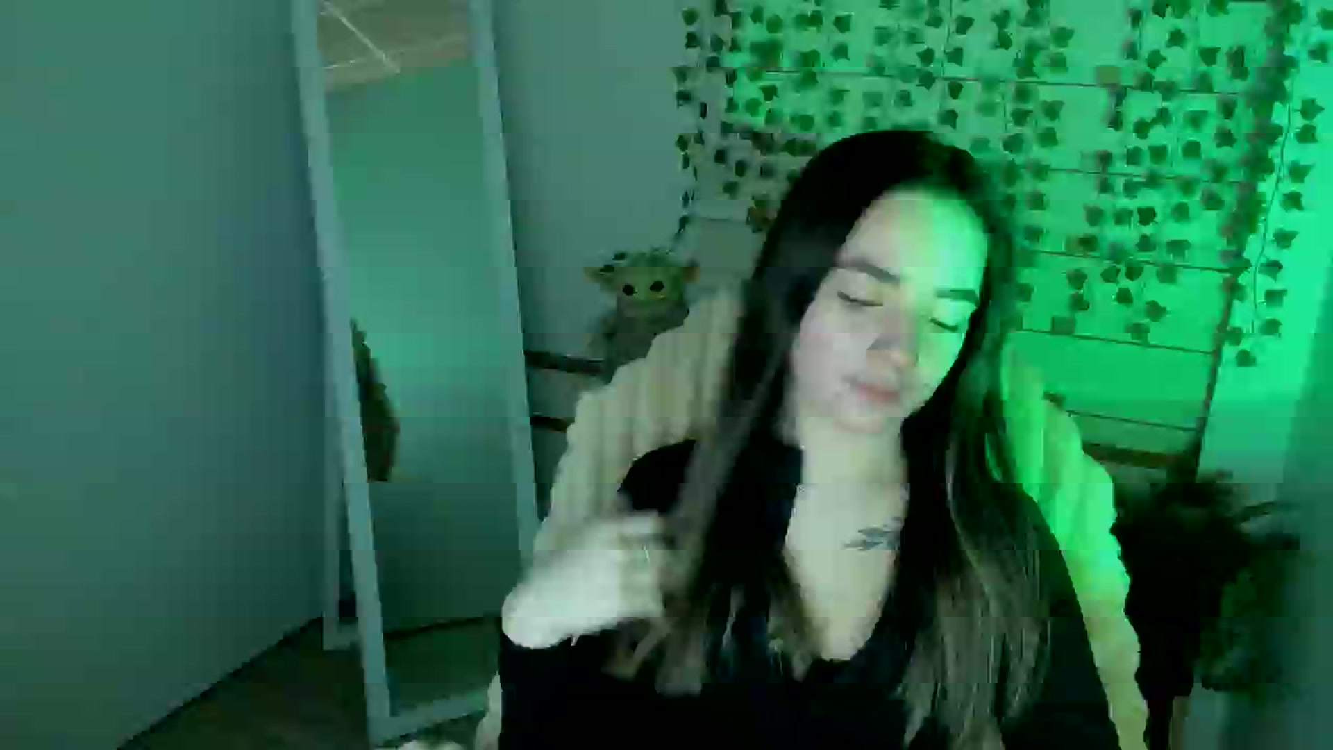 Gallery image thumbnail from KiraLove's myfreecams stream on, 04/12/2025, 10:11 image 1 of 20
