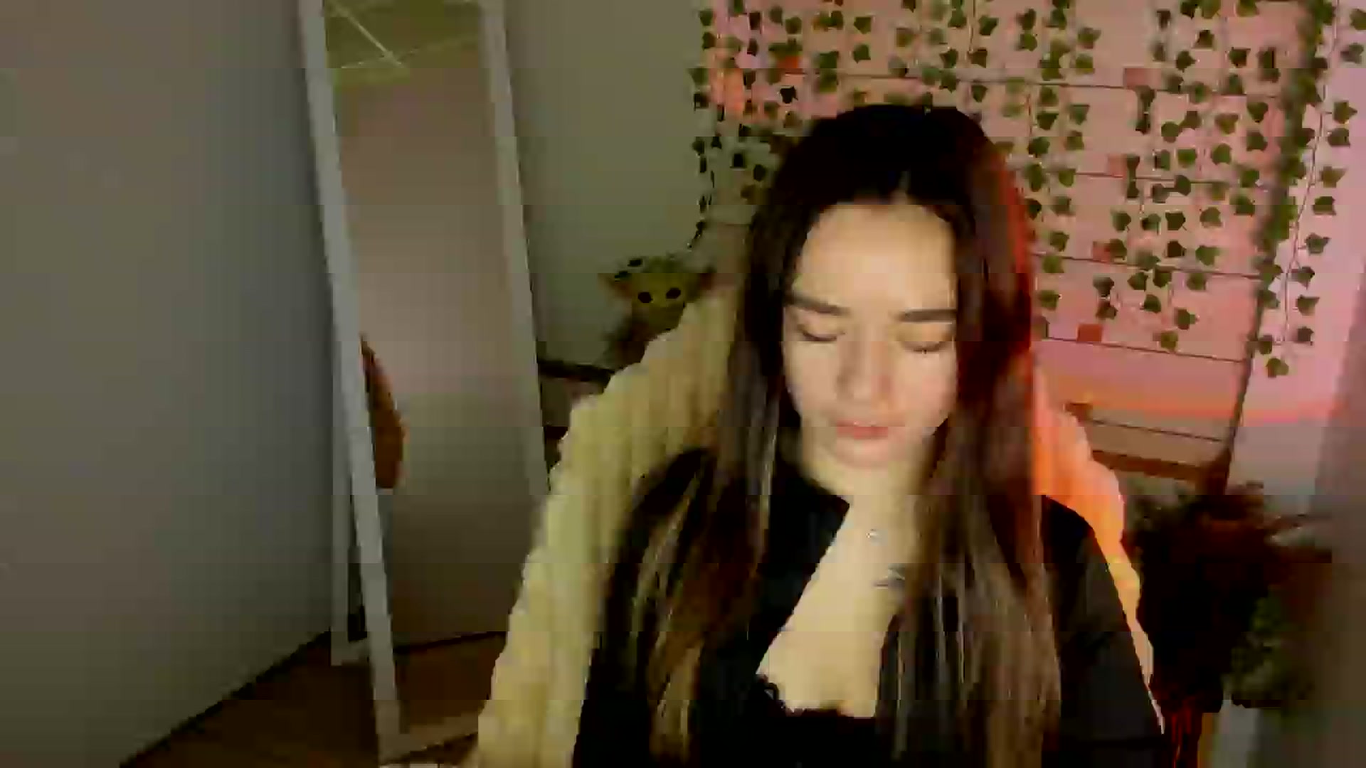 Gallery image thumbnail from KiraLove's myfreecams stream on, 04/12/2025, 10:11 image 10 of 20