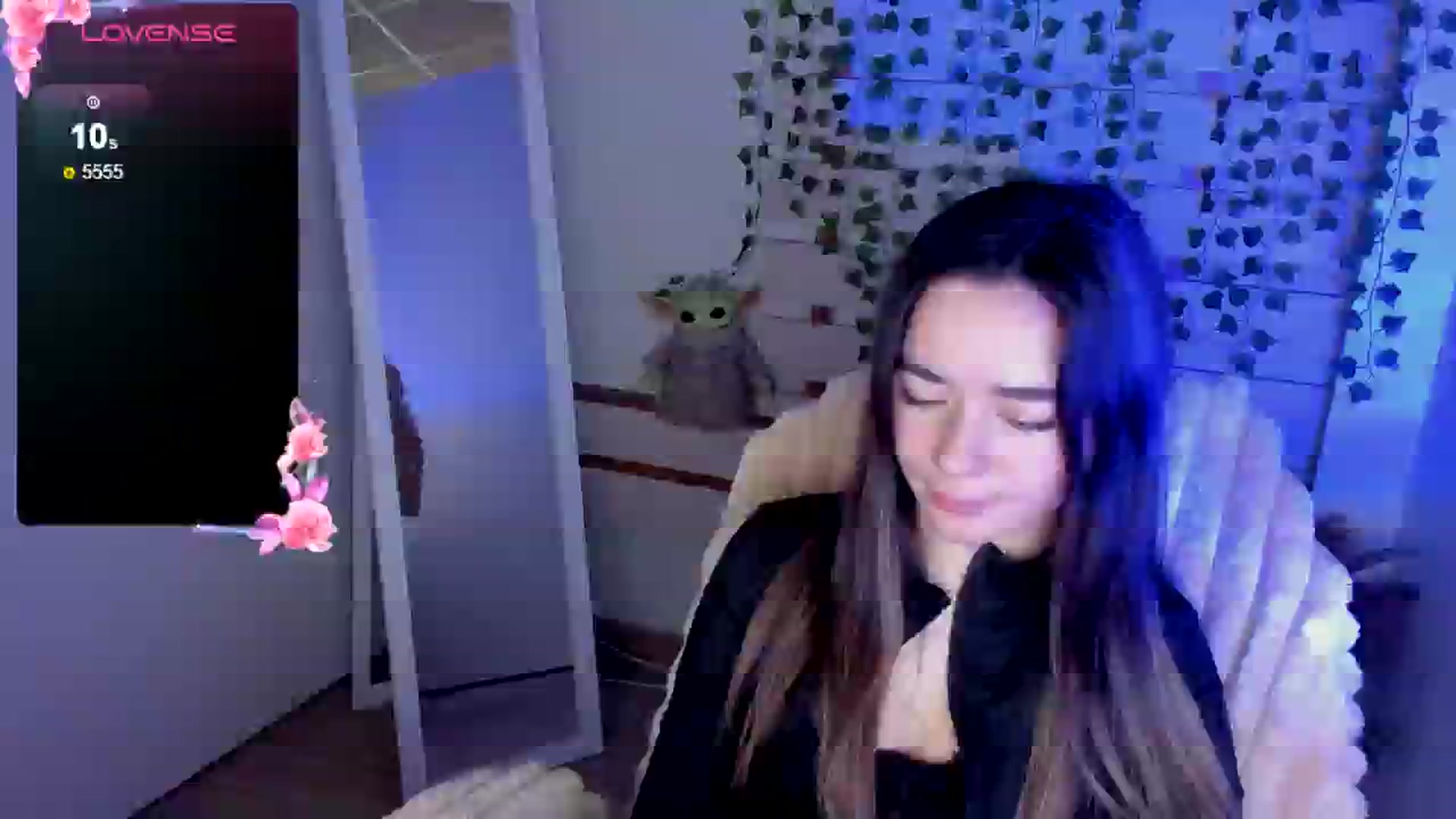 Gallery image thumbnail from KiraLove's myfreecams stream on, 04/12/2025, 11:16 image 9 of 20
