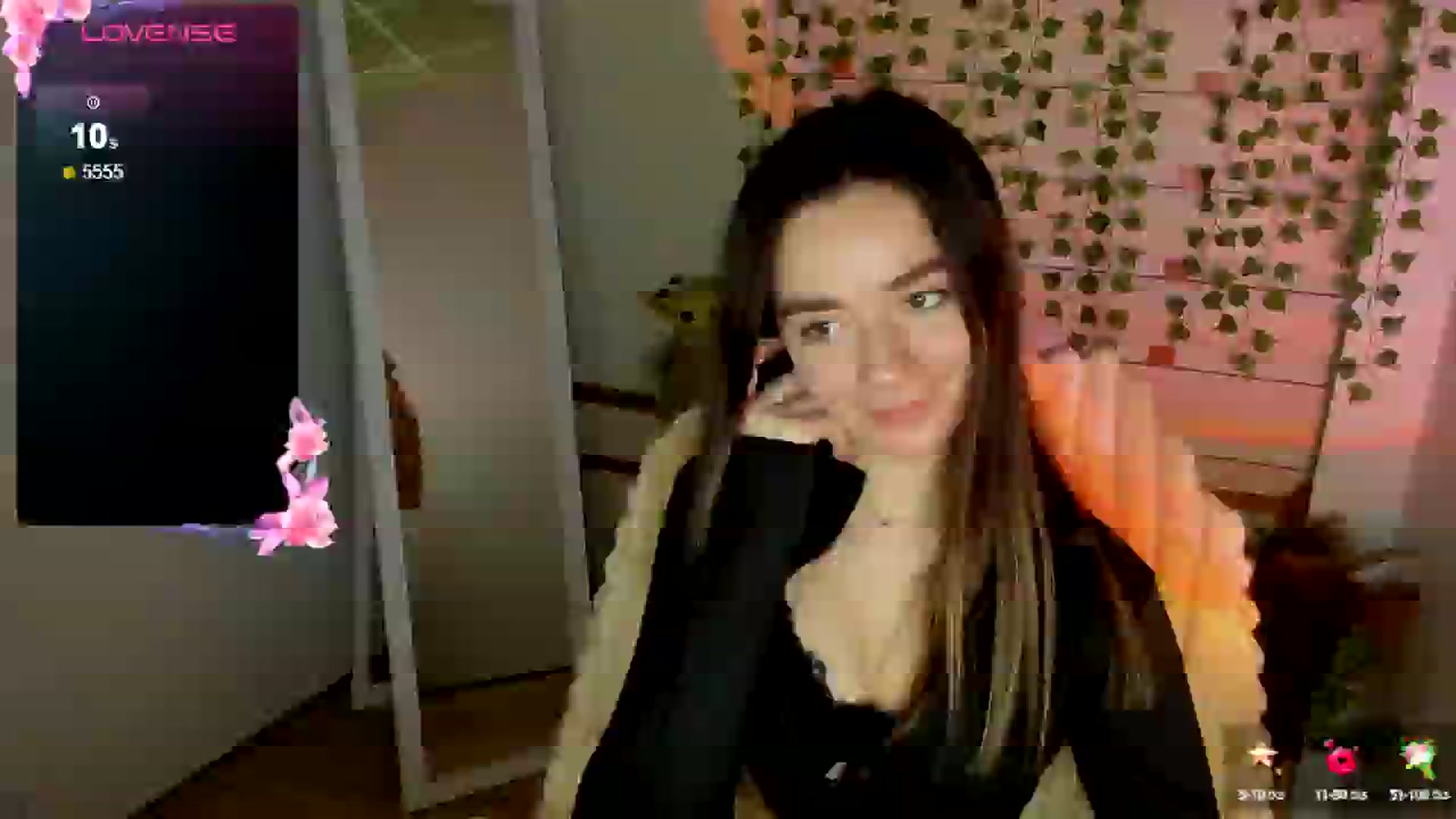 Gallery image thumbnail from KiraLove's myfreecams stream on, 04/12/2025, 11:16 image 12 of 20