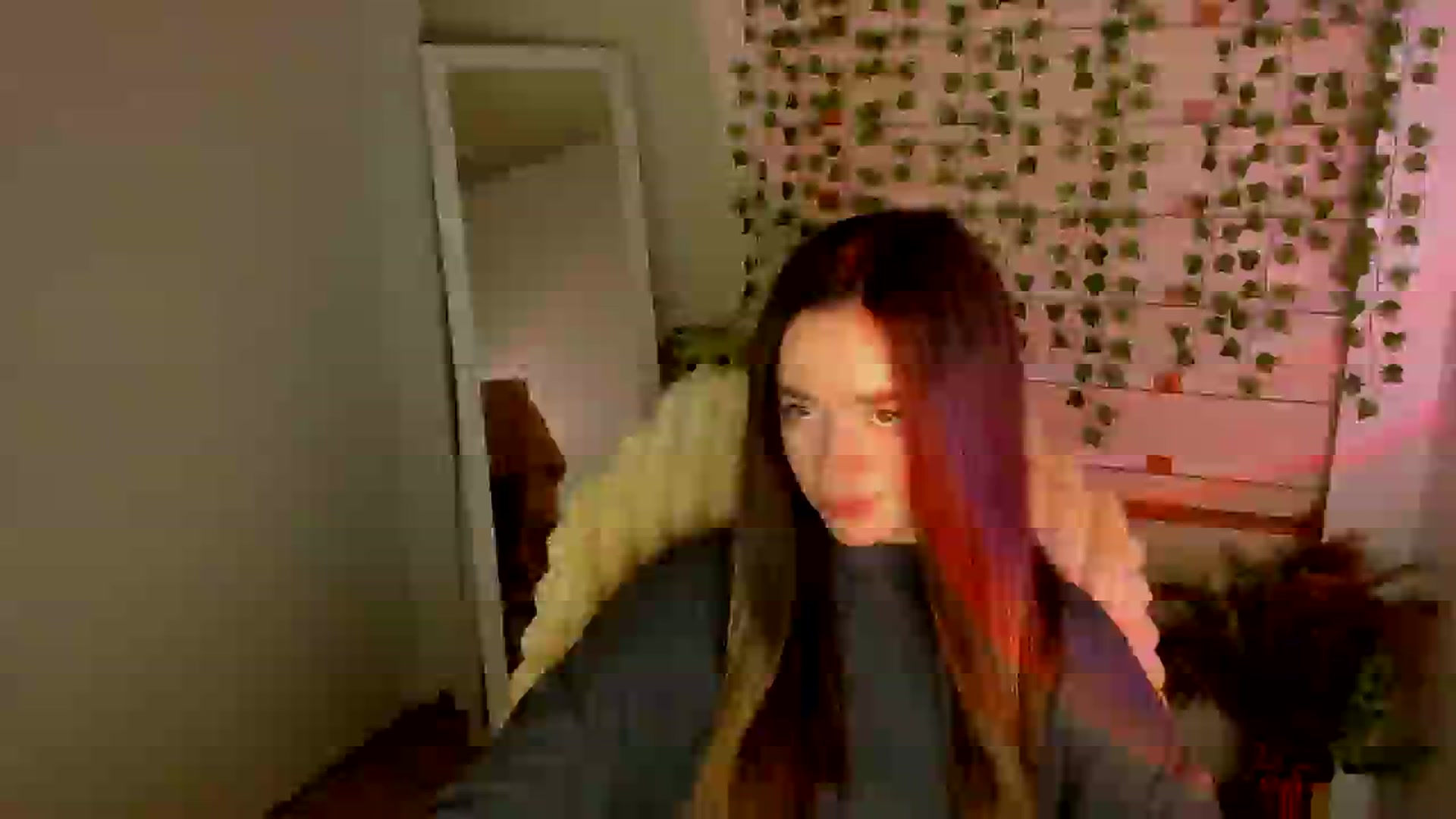 Gallery image thumbnail from KiraLove's myfreecams stream on, 04/13/2025, 09:46 image 5 of 20