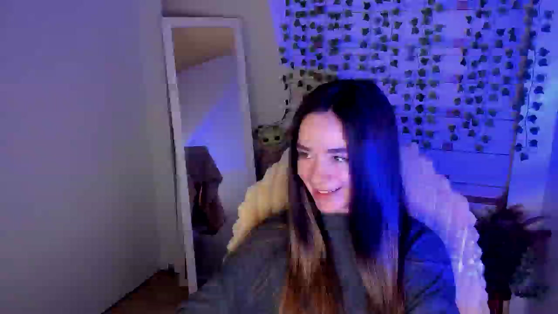 Gallery image thumbnail from KiraLove's myfreecams stream on, 04/13/2025, 09:46 image 1 of 20