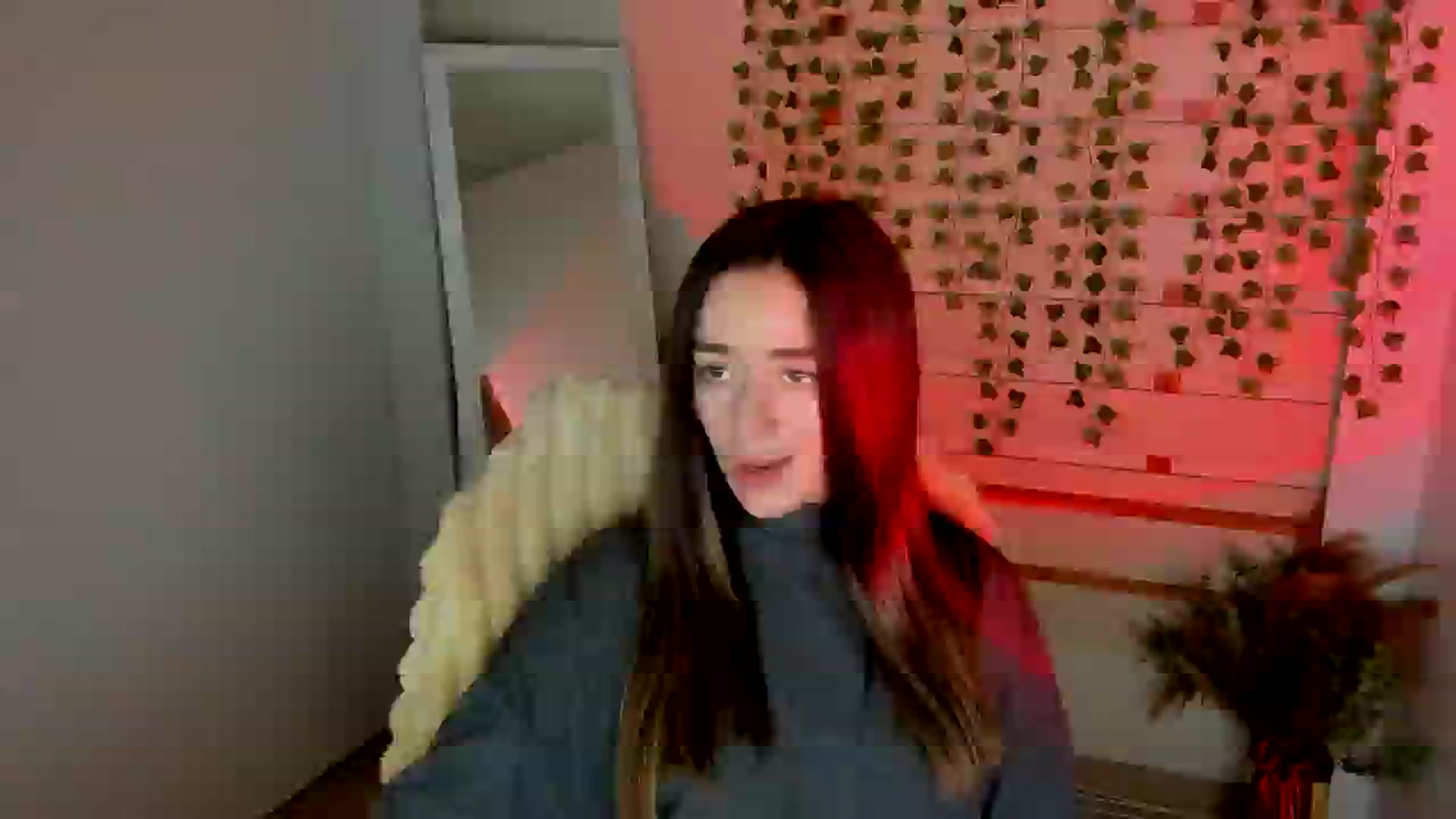Gallery image thumbnail from KiraLove's myfreecams stream on, 04/13/2025, 09:46 image 13 of 20