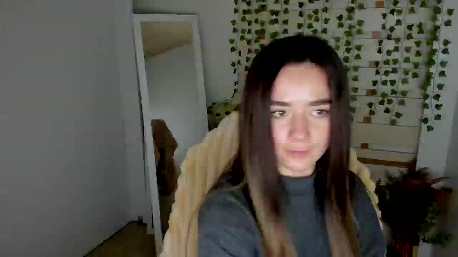 Gallery image thumbnail from KiraLove's myfreecams stream on, 04/13/2025, 09:46 image 18 of 20