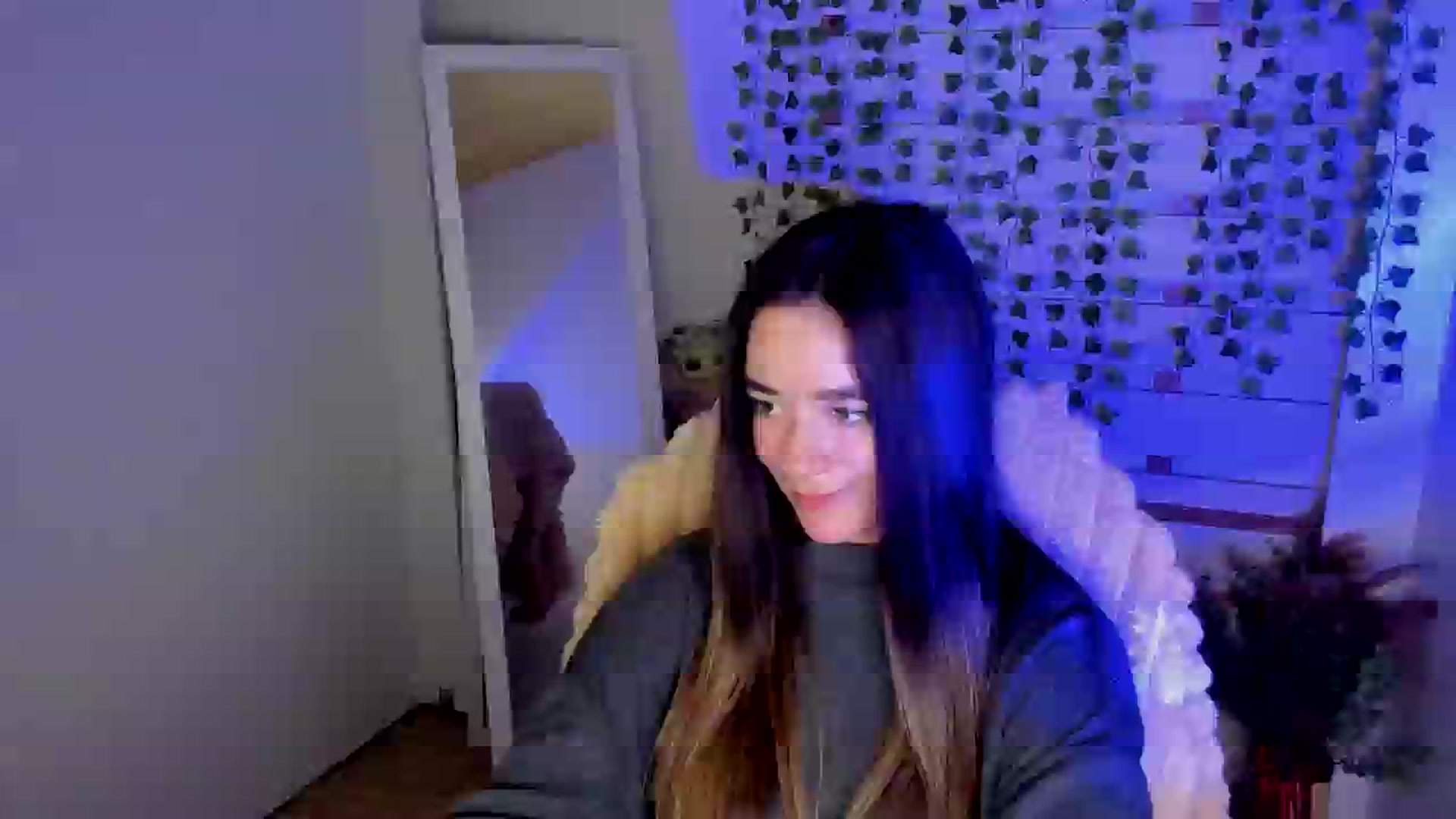 Gallery image thumbnail from KiraLove's myfreecams stream on, 04/13/2025, 09:46 image 15 of 20