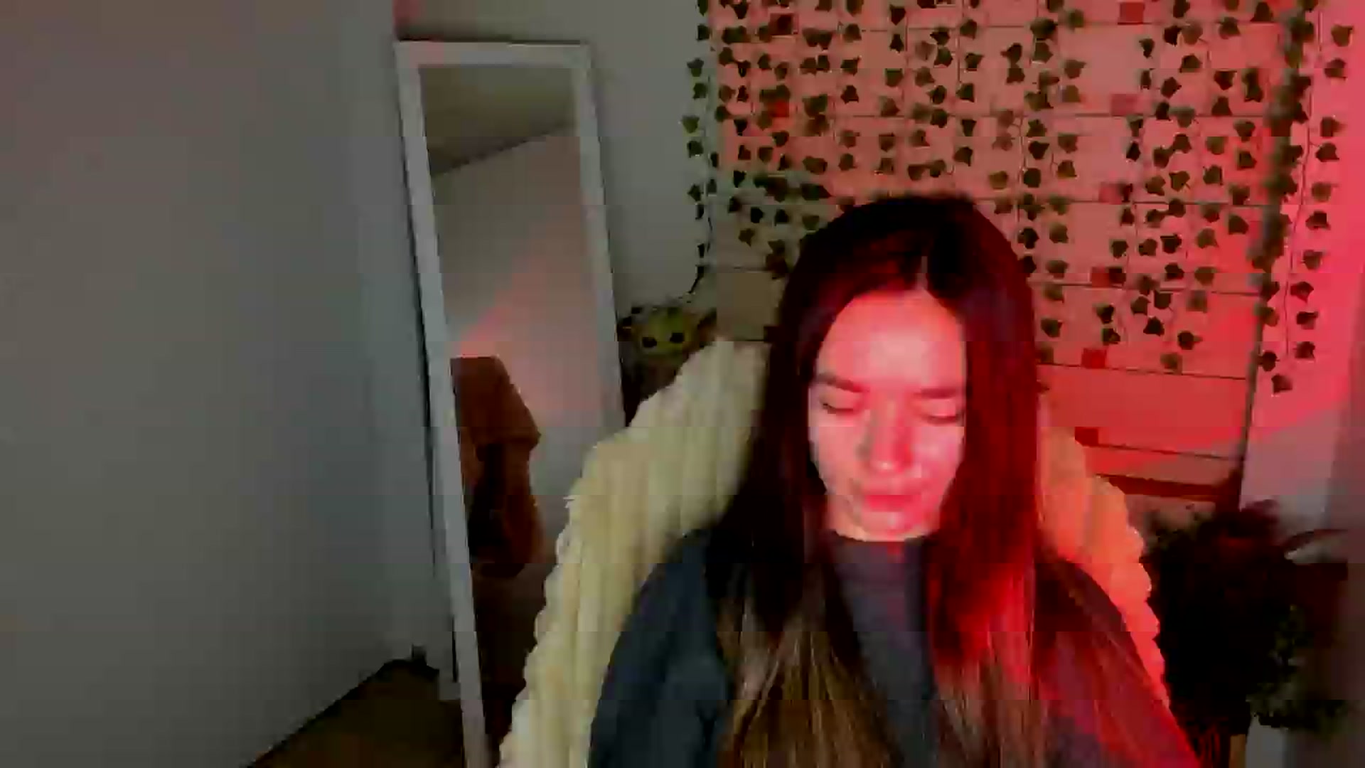 Gallery image thumbnail from KiraLove's myfreecams stream on, 04/13/2025, 09:46 image 8 of 20