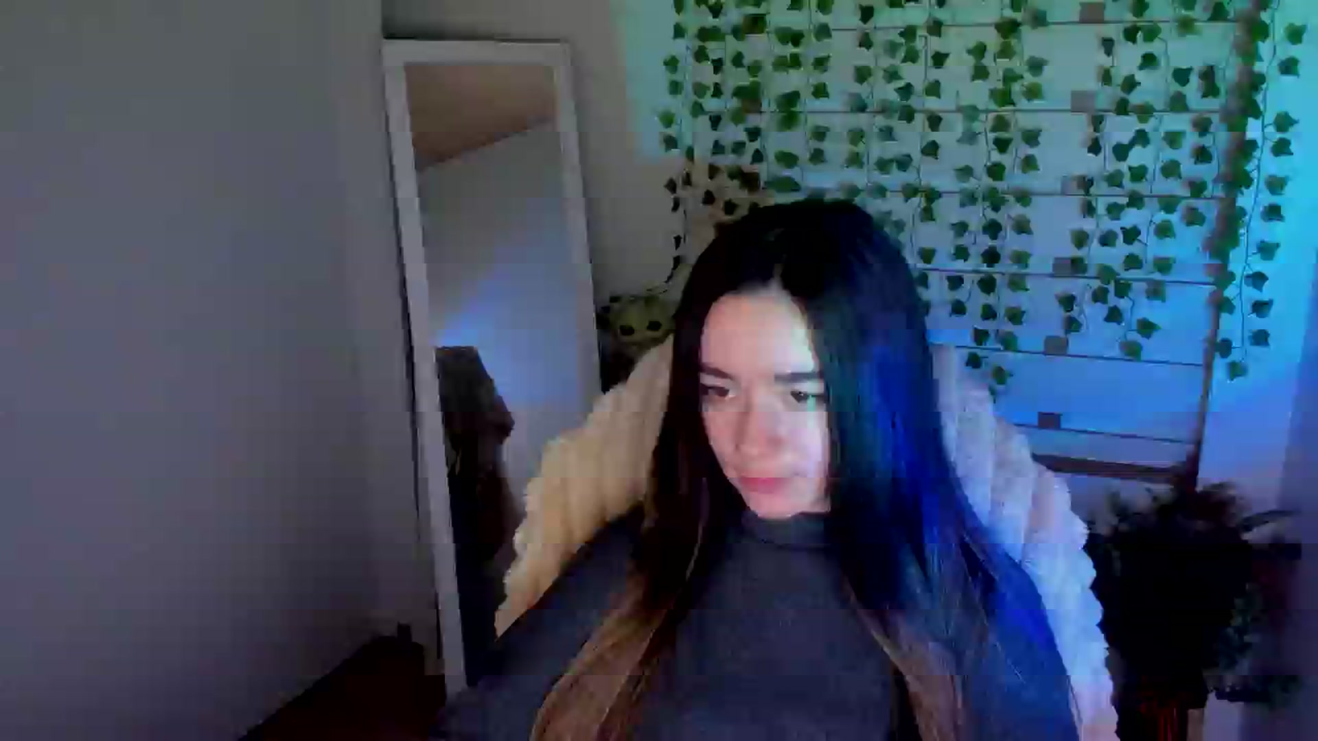 Gallery image thumbnail from KiraLove's myfreecams stream on, 04/13/2025, 09:46 image 11 of 20