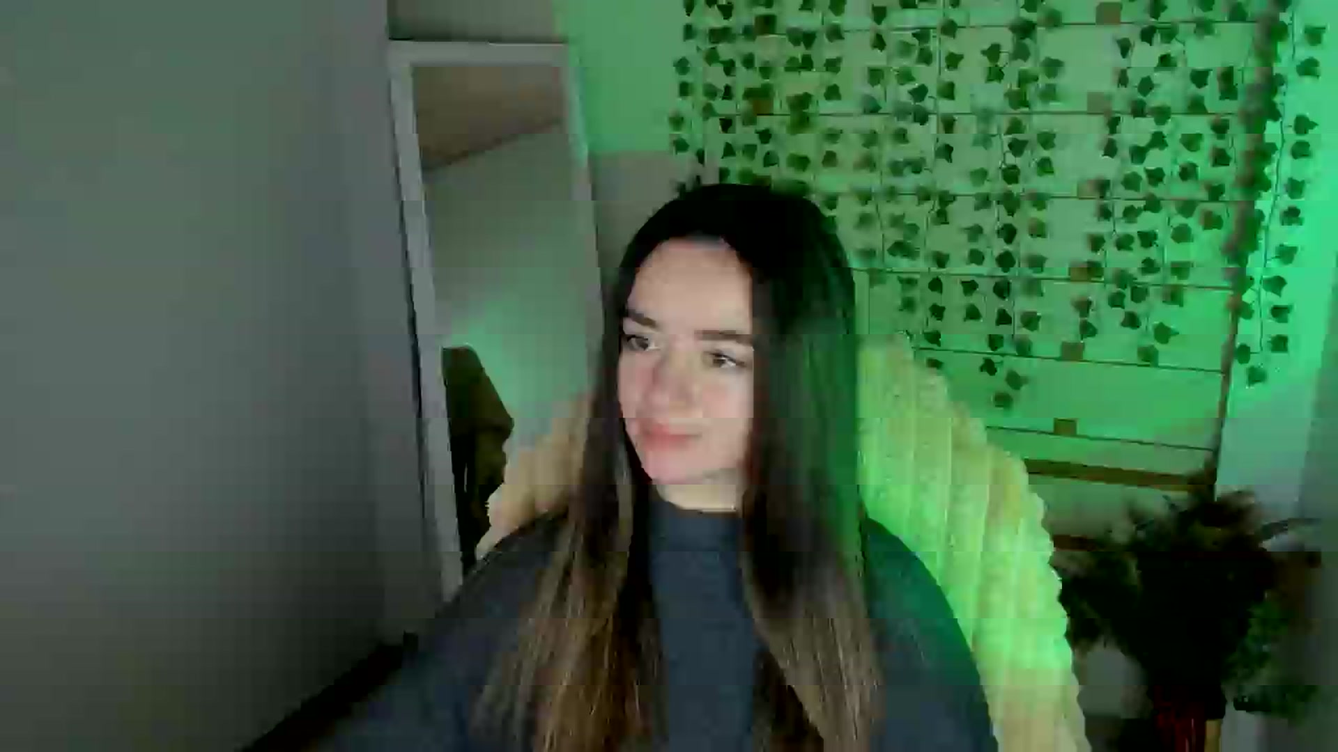 Gallery image thumbnail from KiraLove's myfreecams stream on, 04/13/2025, 09:46 image 2 of 20