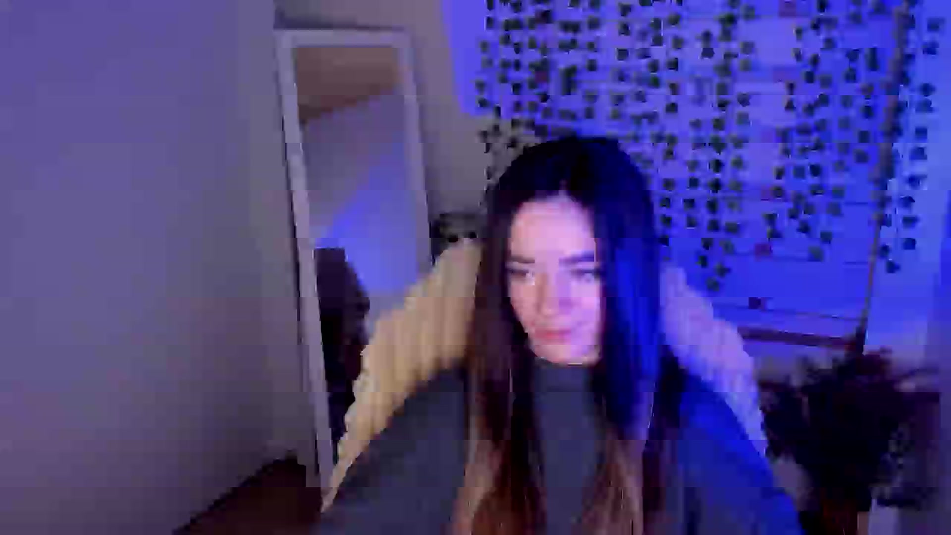 Gallery image thumbnail from KiraLove's myfreecams stream on, 04/13/2025, 09:46 image 6 of 20