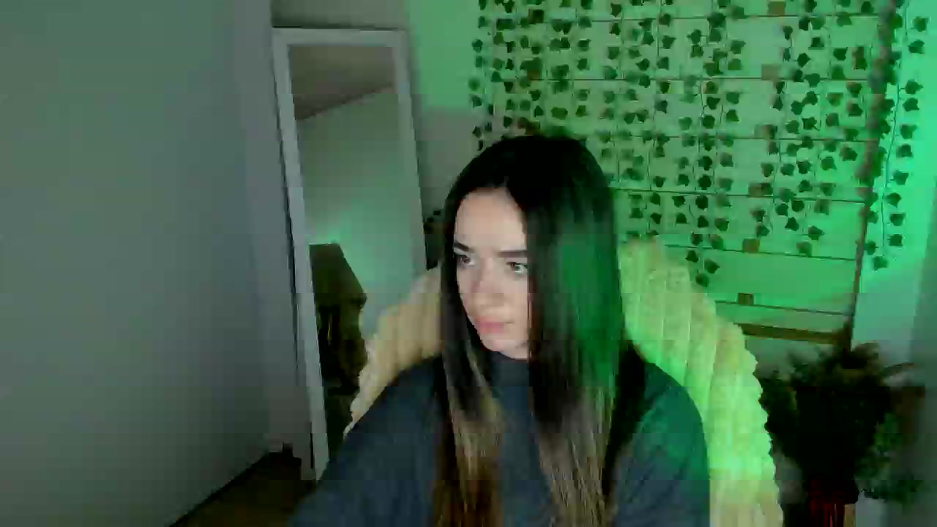 Gallery image thumbnail from KiraLove's myfreecams stream on, 04/13/2025, 09:46 image 7 of 20