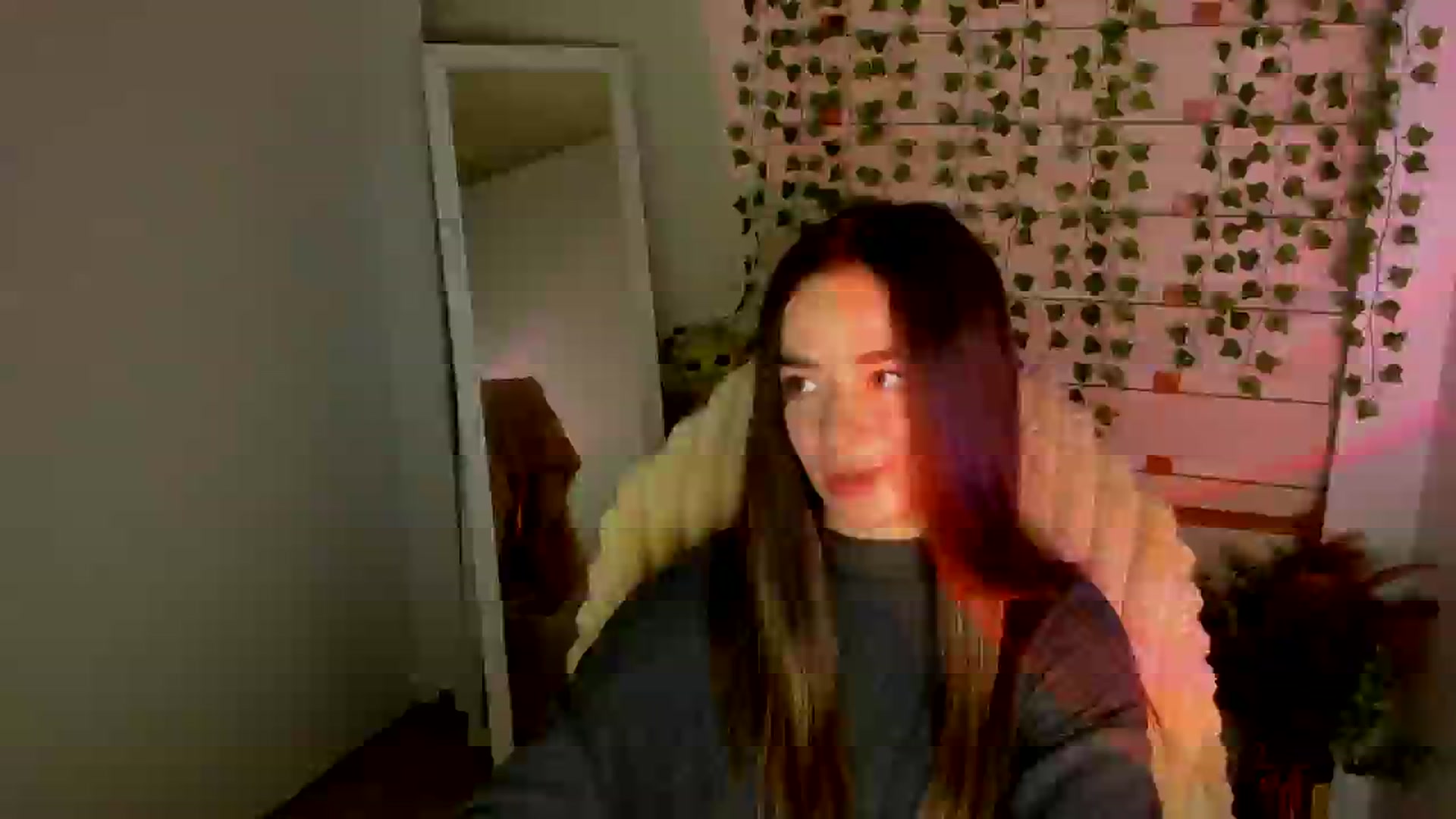 Gallery image thumbnail from KiraLove's myfreecams stream on, 04/13/2025, 09:46 image 9 of 20