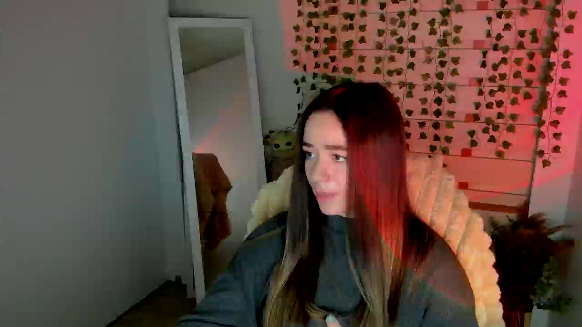 Gallery image thumbnail from KiraLove's myfreecams stream on, 04/13/2025, 09:46 image 17 of 20