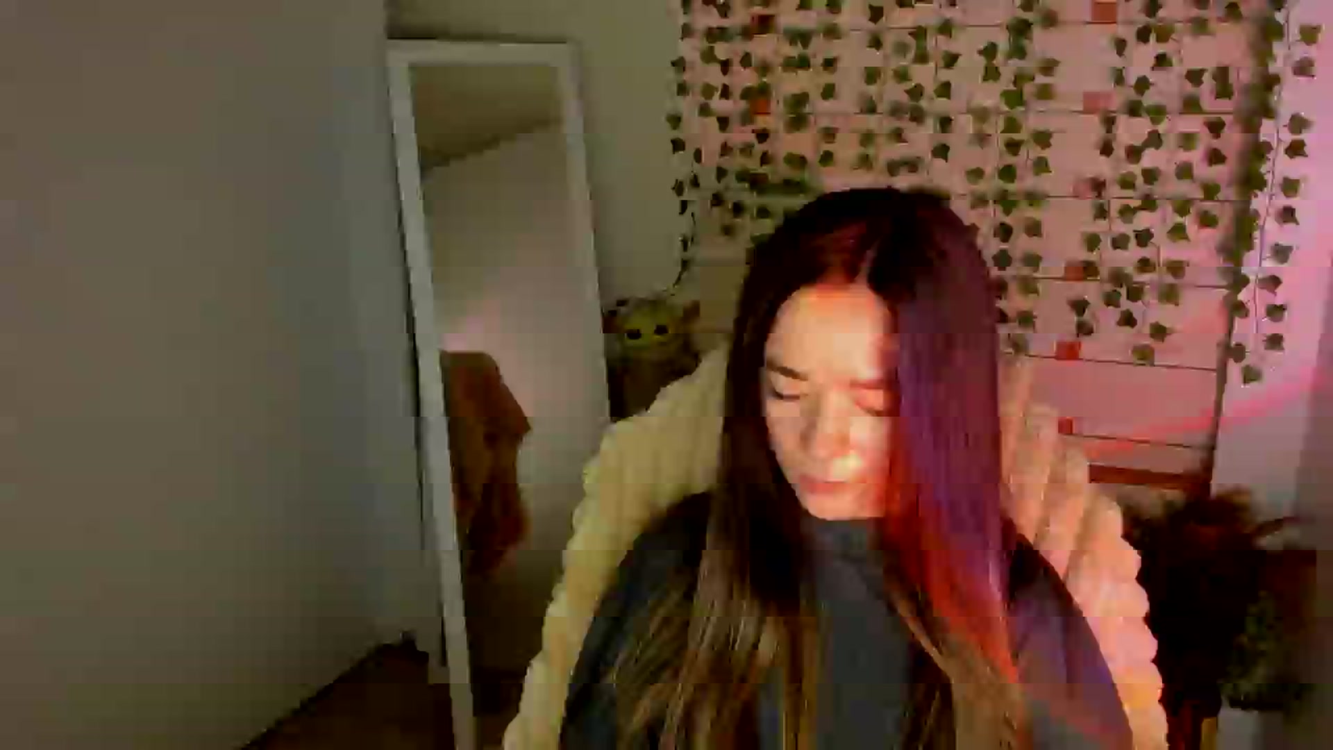 Gallery image thumbnail from KiraLove's myfreecams stream on, 04/13/2025, 09:46 image 14 of 20