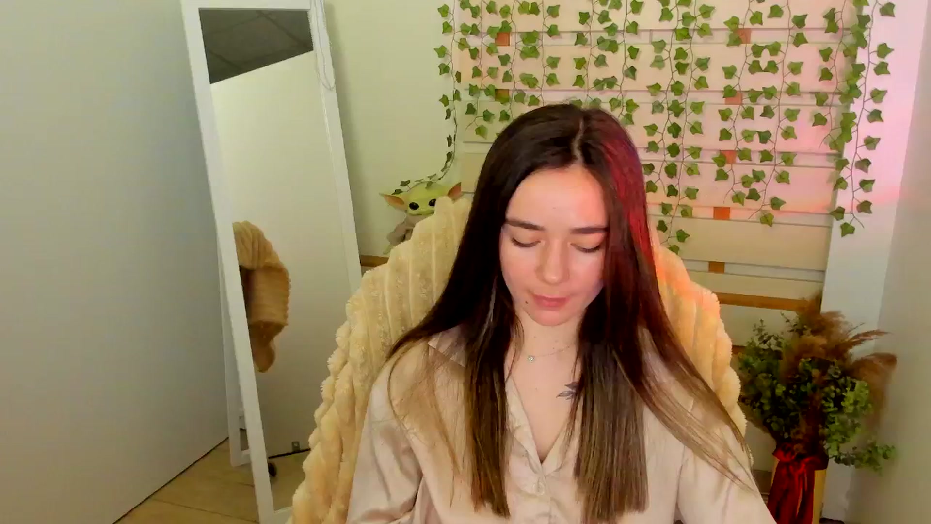 Gallery image thumbnail from KiraLove's myfreecams stream on, 04/18/2025, 13:22 image 15 of 20