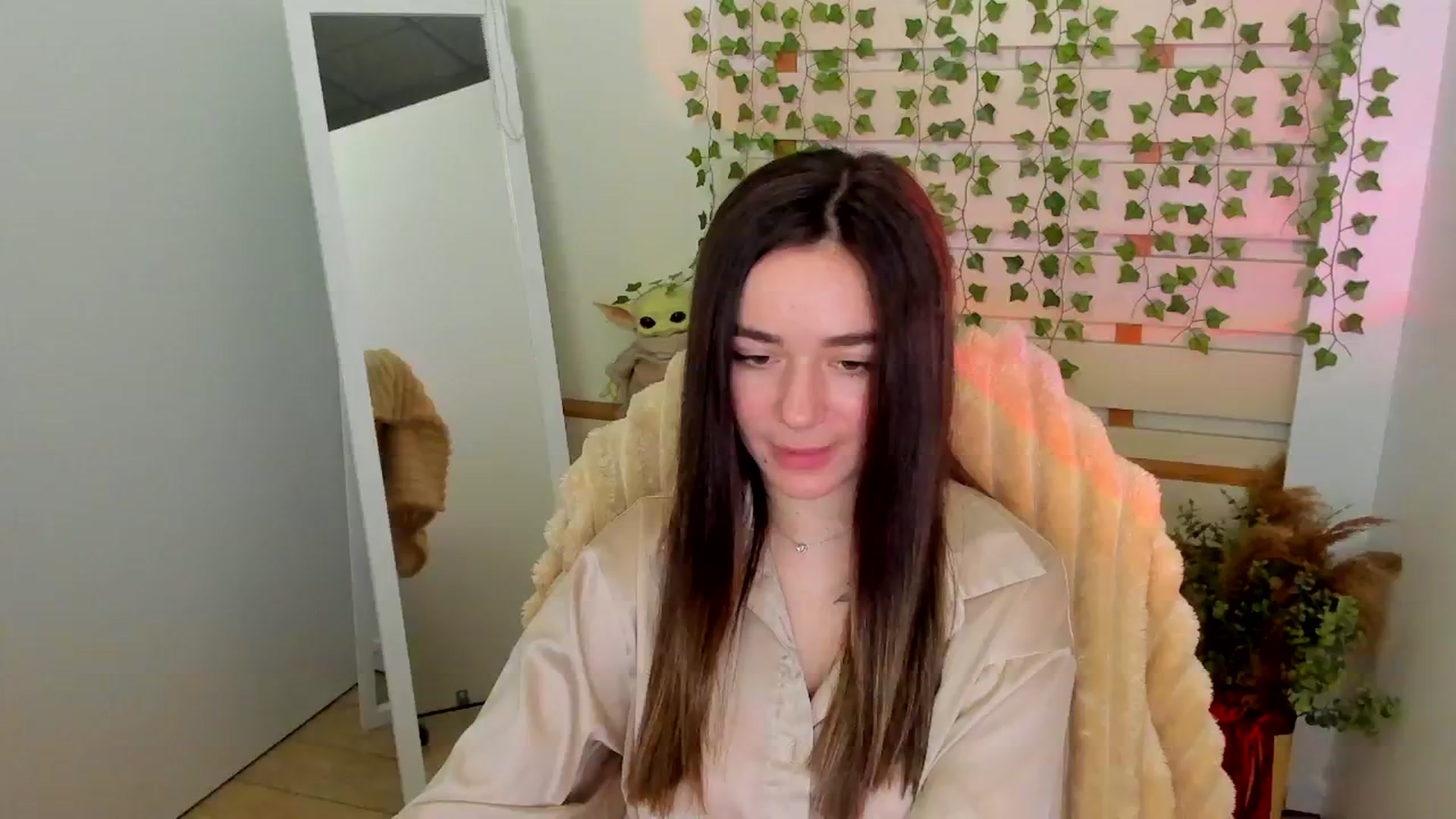 Gallery image thumbnail from KiraLove's myfreecams stream on, 04/18/2025, 13:22 image 10 of 20
