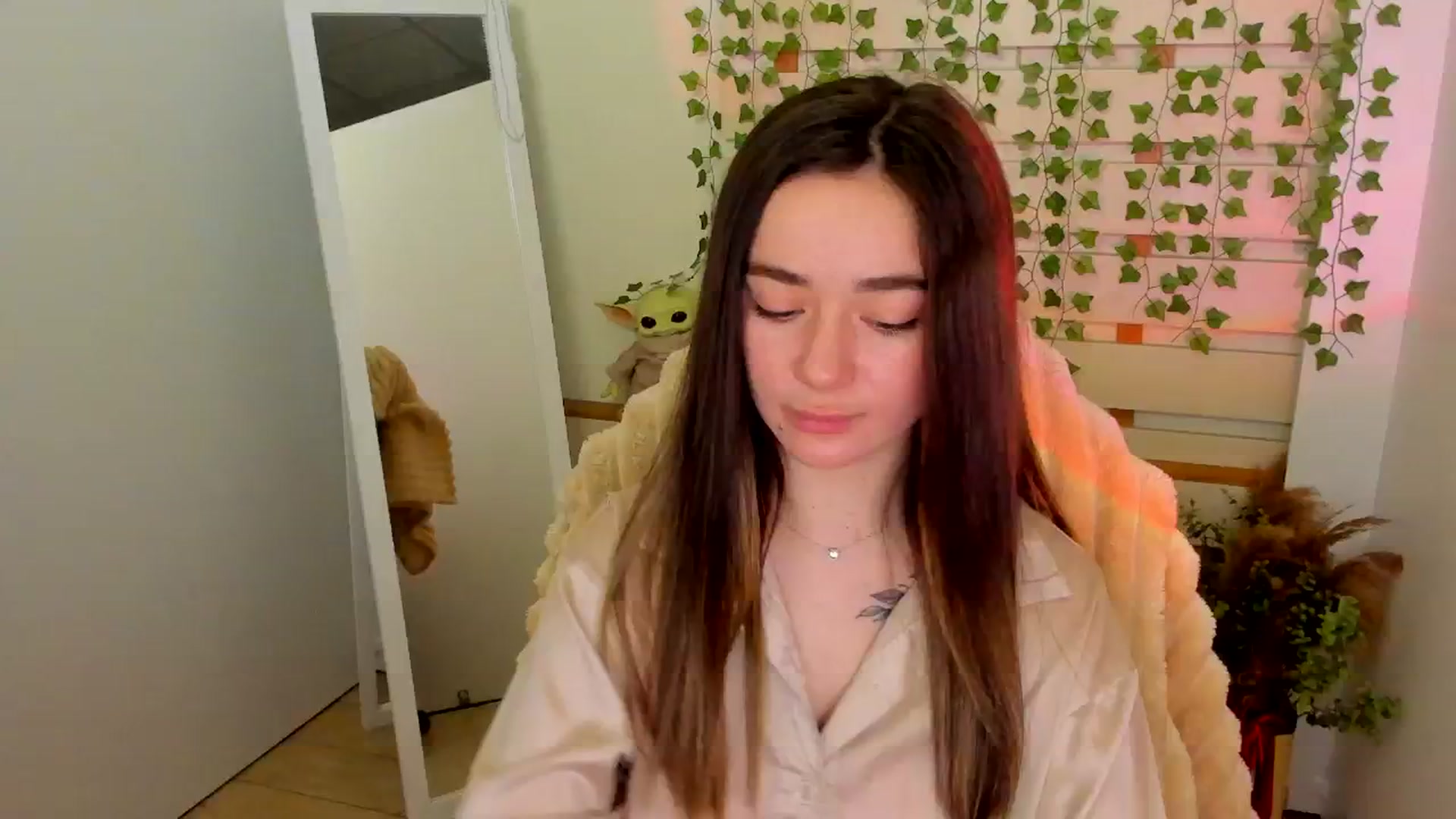 Gallery image thumbnail from KiraLove's myfreecams stream on, 04/18/2025, 13:22 image 2 of 20