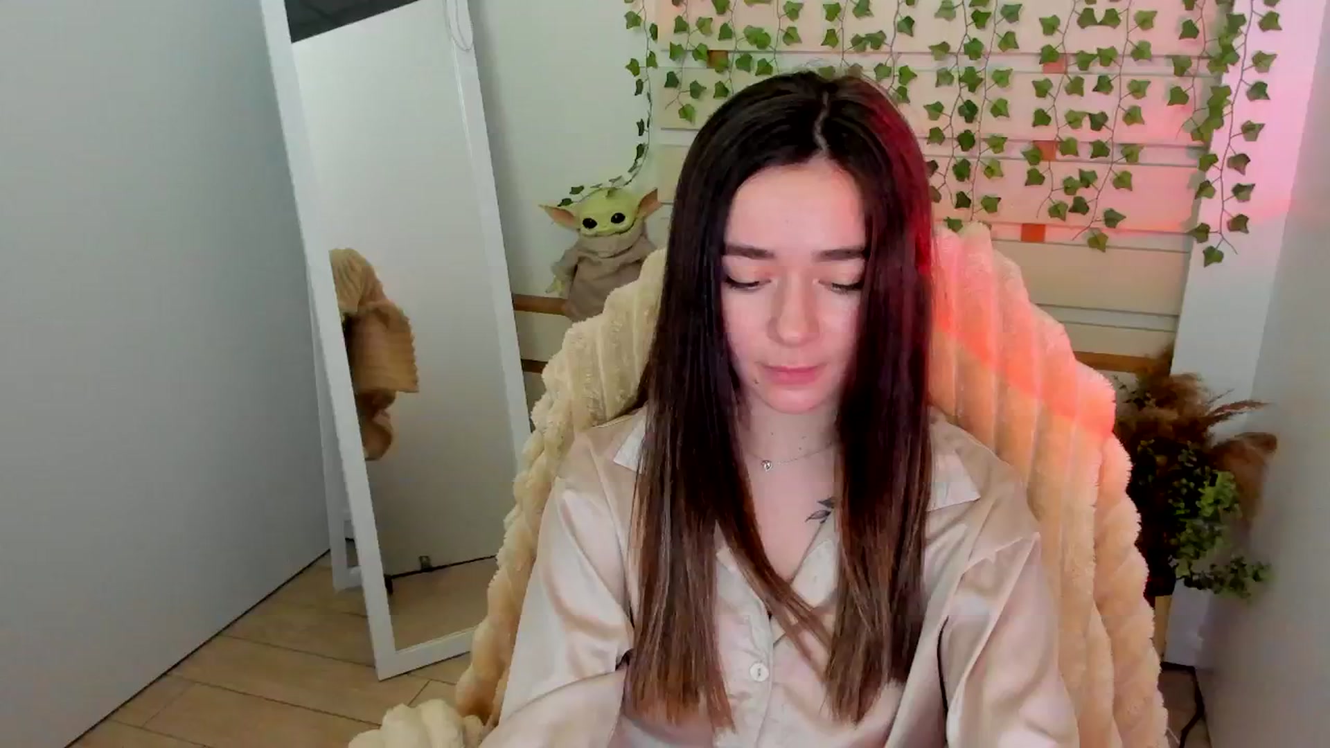 Gallery image thumbnail from KiraLove's myfreecams stream on, 04/18/2025, 13:22 image 1 of 20