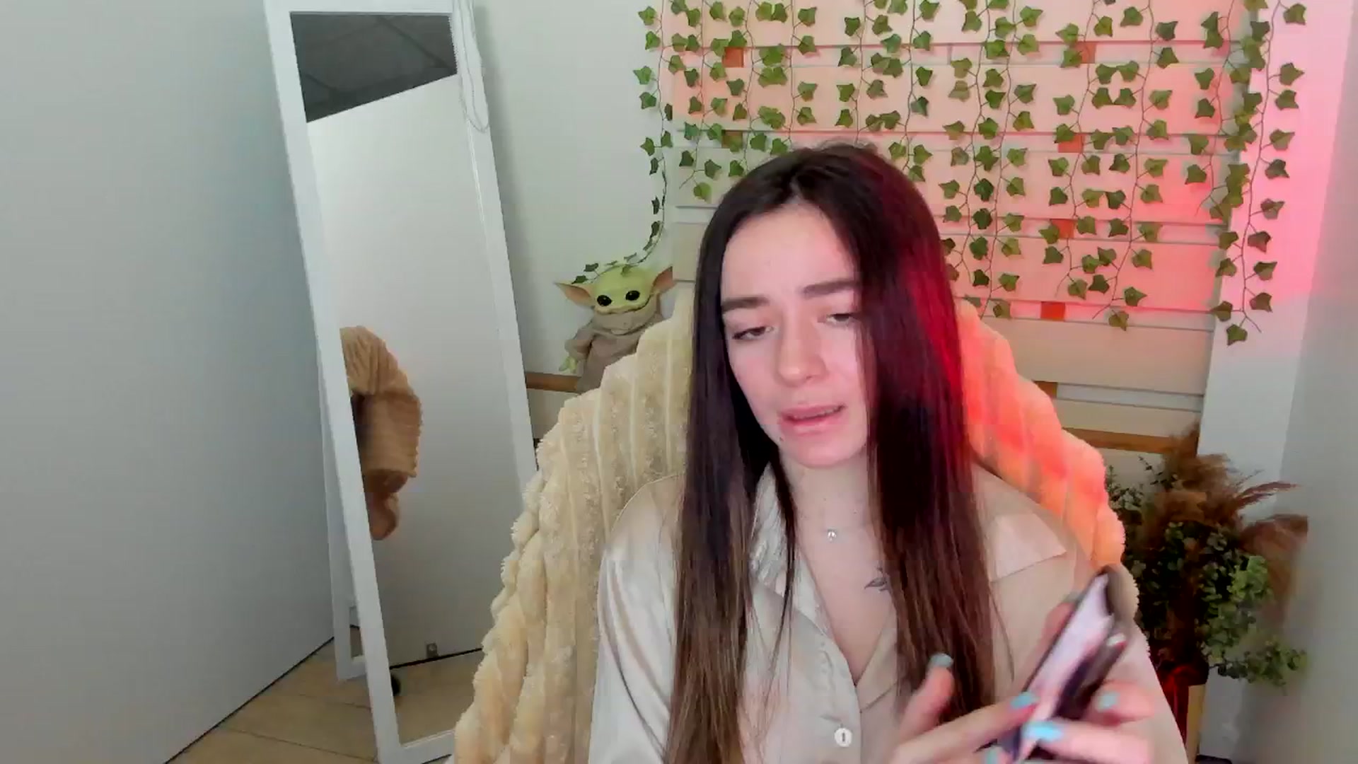 Gallery image thumbnail from KiraLove's myfreecams stream on, 04/18/2025, 13:22 image 9 of 20