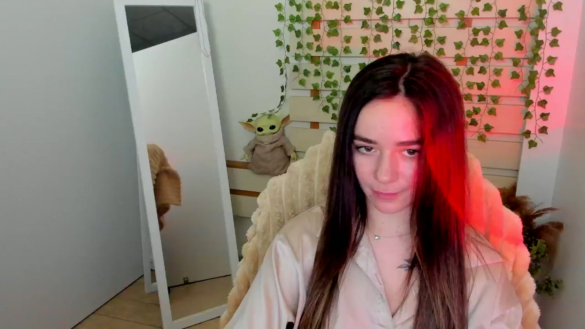Gallery image thumbnail from KiraLove's myfreecams stream on, 04/18/2025, 13:22 image 5 of 20