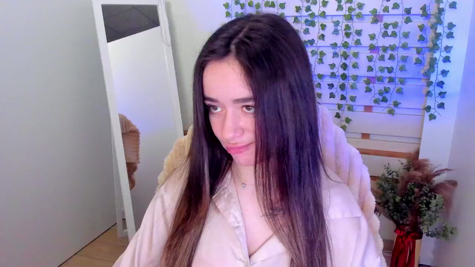 Gallery image thumbnail from KiraLove's myfreecams stream on, 04/18/2025, 13:22 image 20 of 20