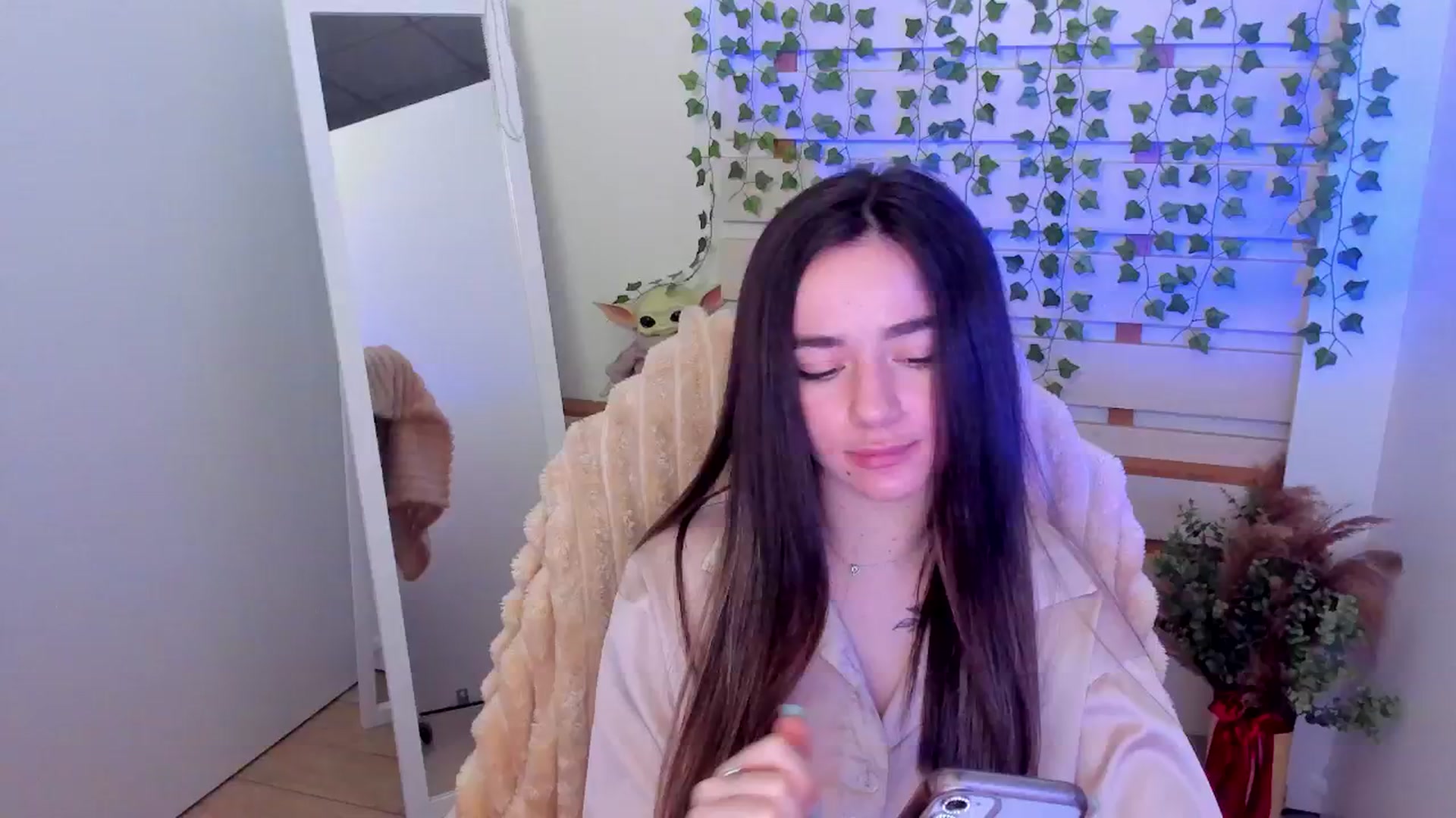 Gallery image thumbnail from KiraLove's myfreecams stream on, 04/18/2025, 13:22 image 16 of 20