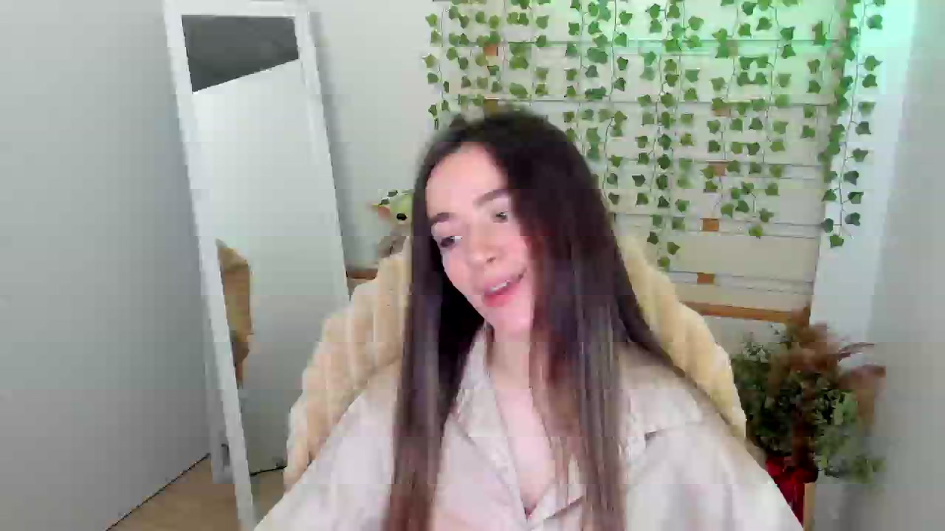 Gallery image thumbnail from KiraLove's myfreecams stream on, 04/18/2025, 15:32 image 10 of 20
