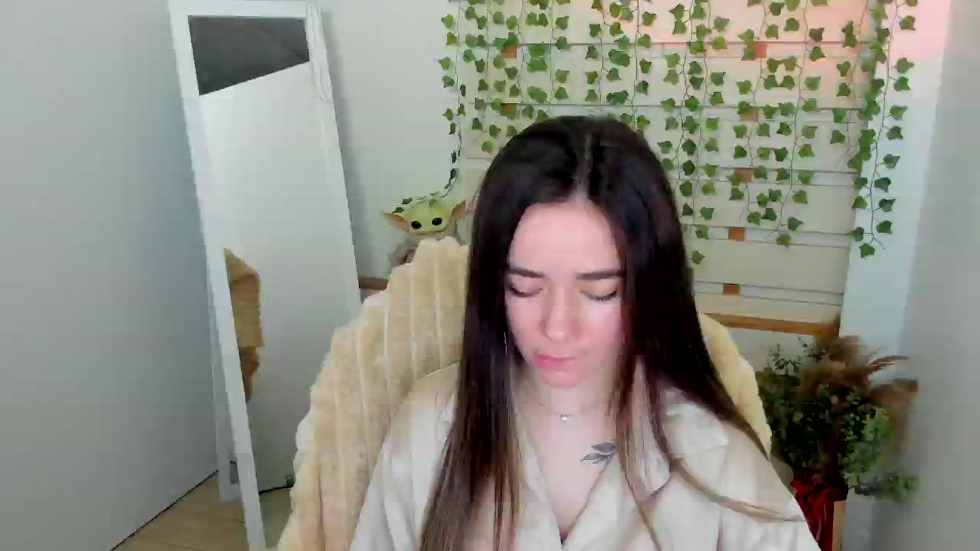 Gallery image thumbnail from KiraLove's myfreecams stream on, 04/18/2025, 15:32 image 8 of 20