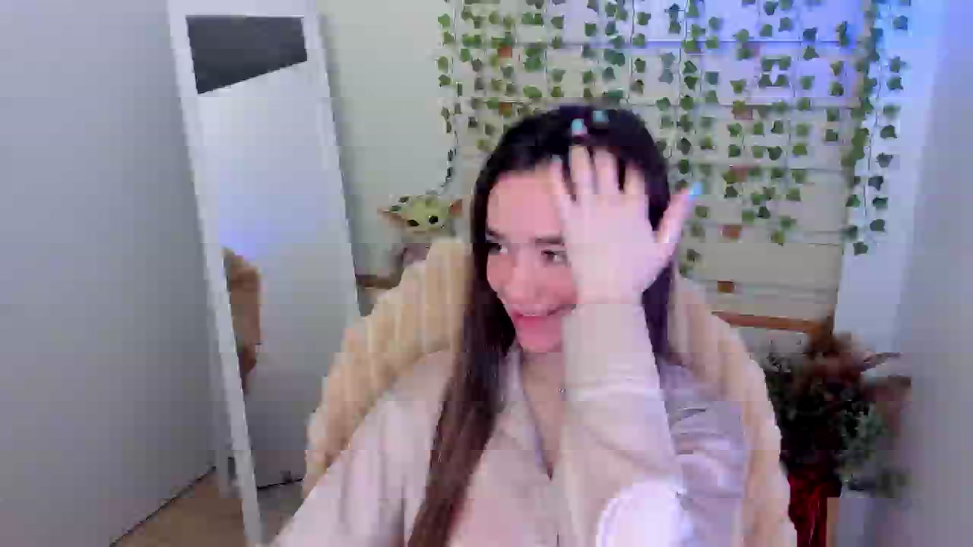 Gallery image thumbnail from KiraLove's myfreecams stream on, 04/18/2025, 15:32 image 2 of 20