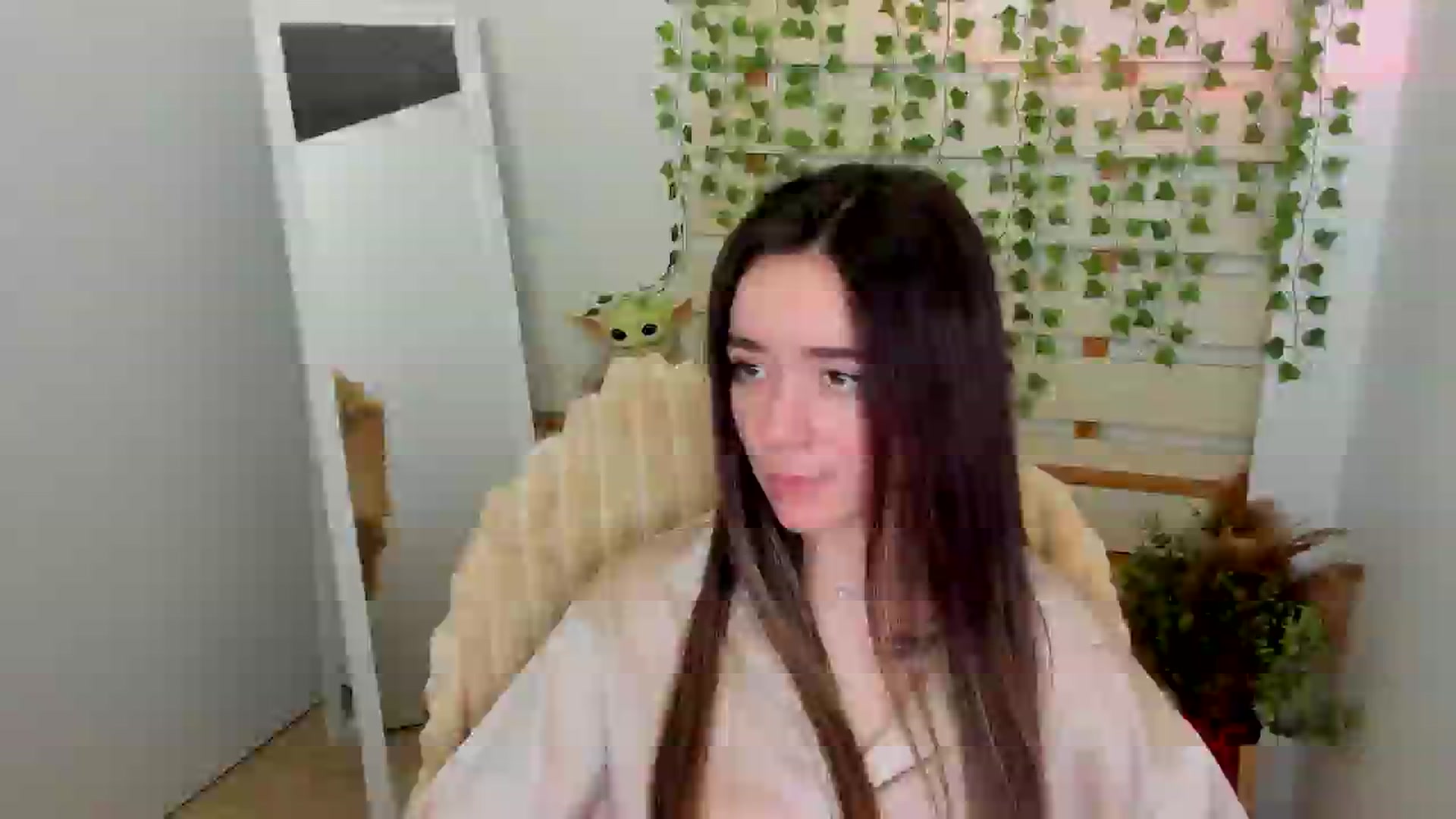 Gallery image thumbnail from KiraLove's myfreecams stream on, 04/18/2025, 15:32 image 14 of 20