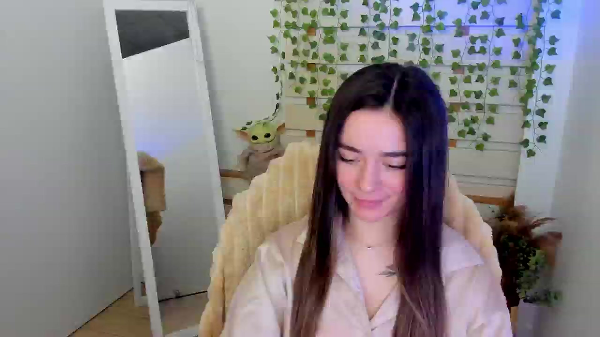 Gallery image thumbnail from KiraLove's myfreecams stream on, 04/18/2025, 15:32 image 17 of 20