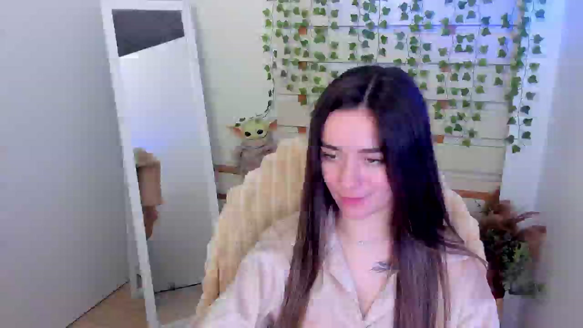 Gallery image thumbnail from KiraLove's myfreecams stream on, 04/18/2025, 15:32 image 20 of 20