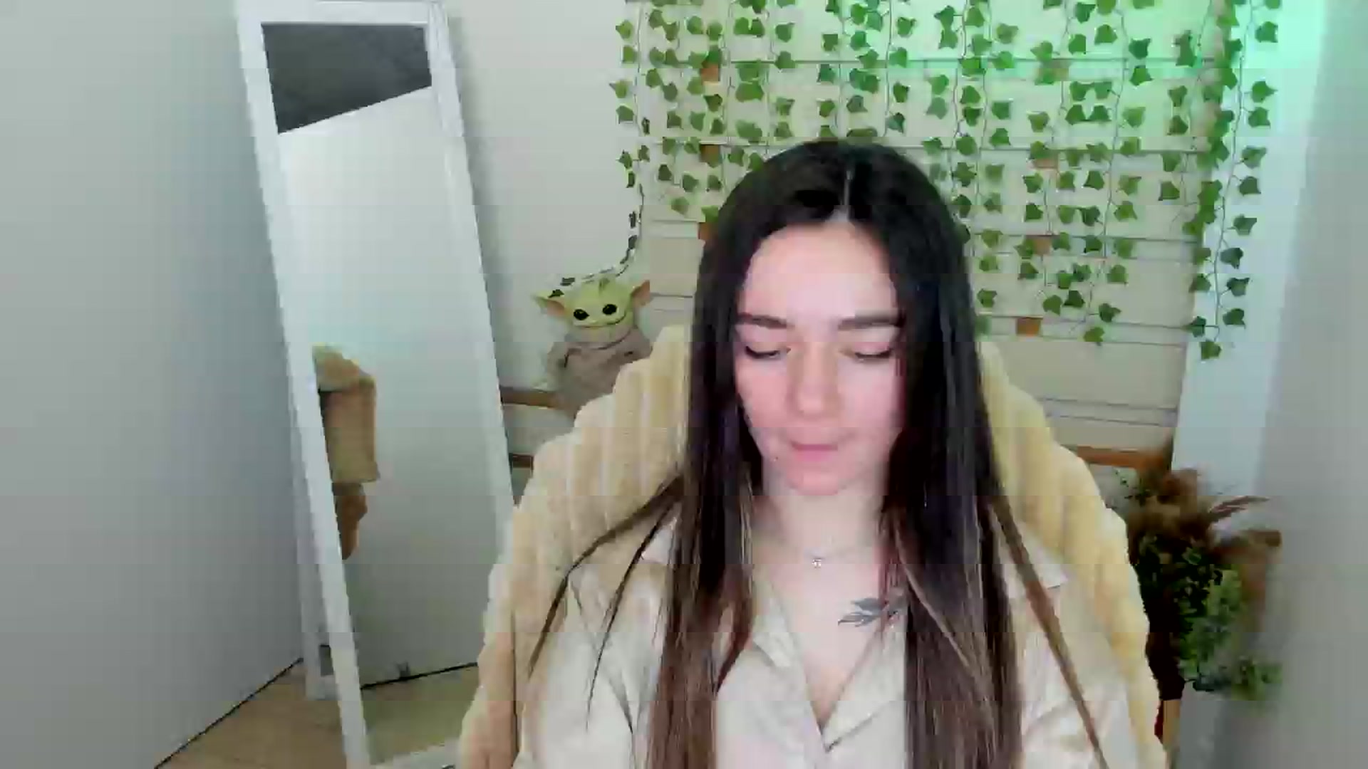 Gallery image thumbnail from KiraLove's myfreecams stream on, 04/18/2025, 15:32 image 18 of 20