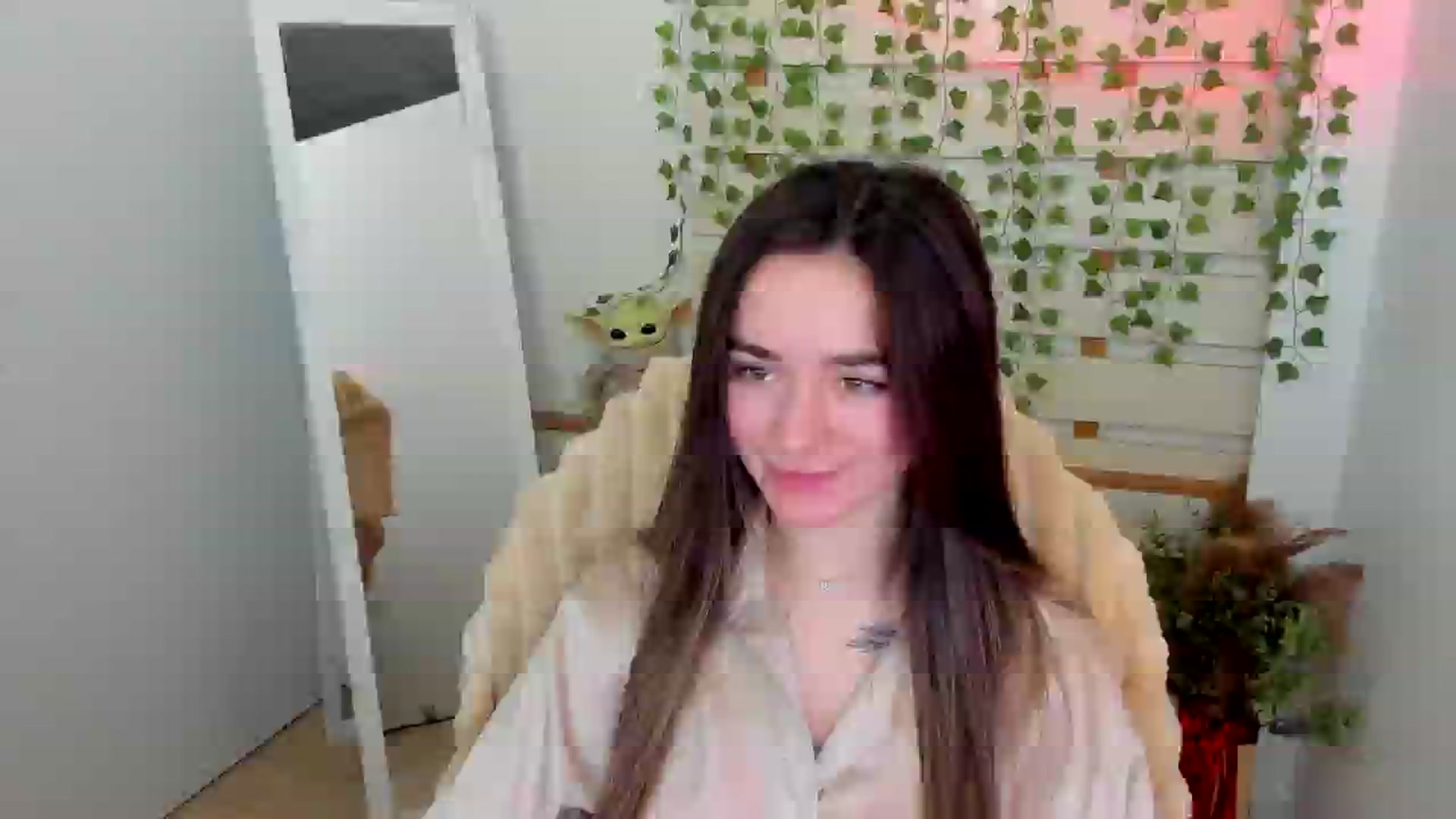 Gallery image thumbnail from KiraLove's myfreecams stream on, 04/18/2025, 15:32 image 3 of 20
