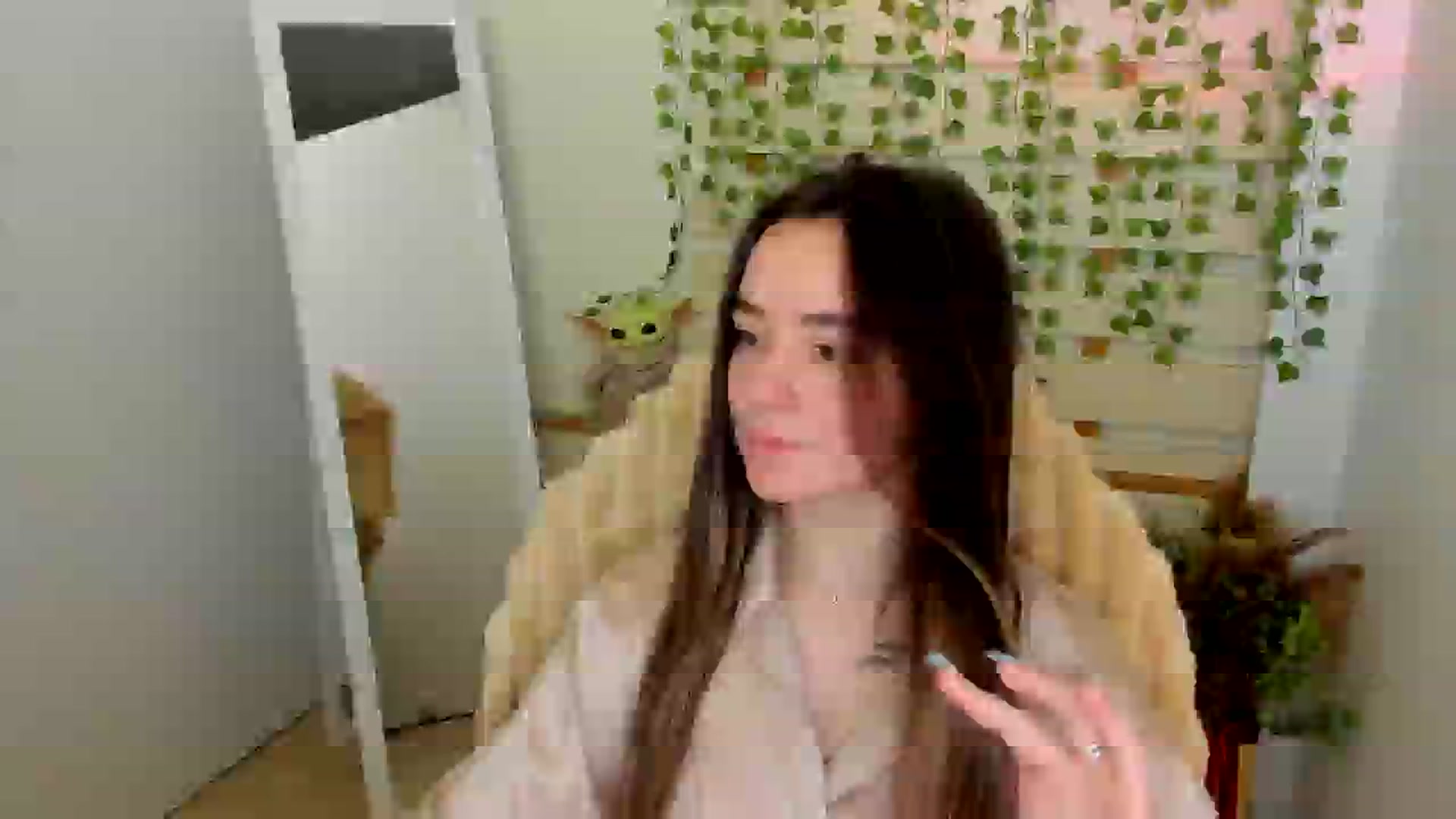 Gallery image thumbnail from KiraLove's myfreecams stream on, 04/18/2025, 15:32 image 4 of 20