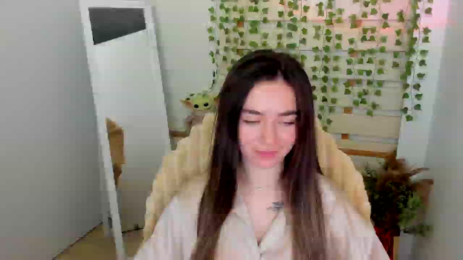 Gallery image thumbnail from KiraLove's myfreecams stream on, 04/18/2025, 15:32 image 1 of 20