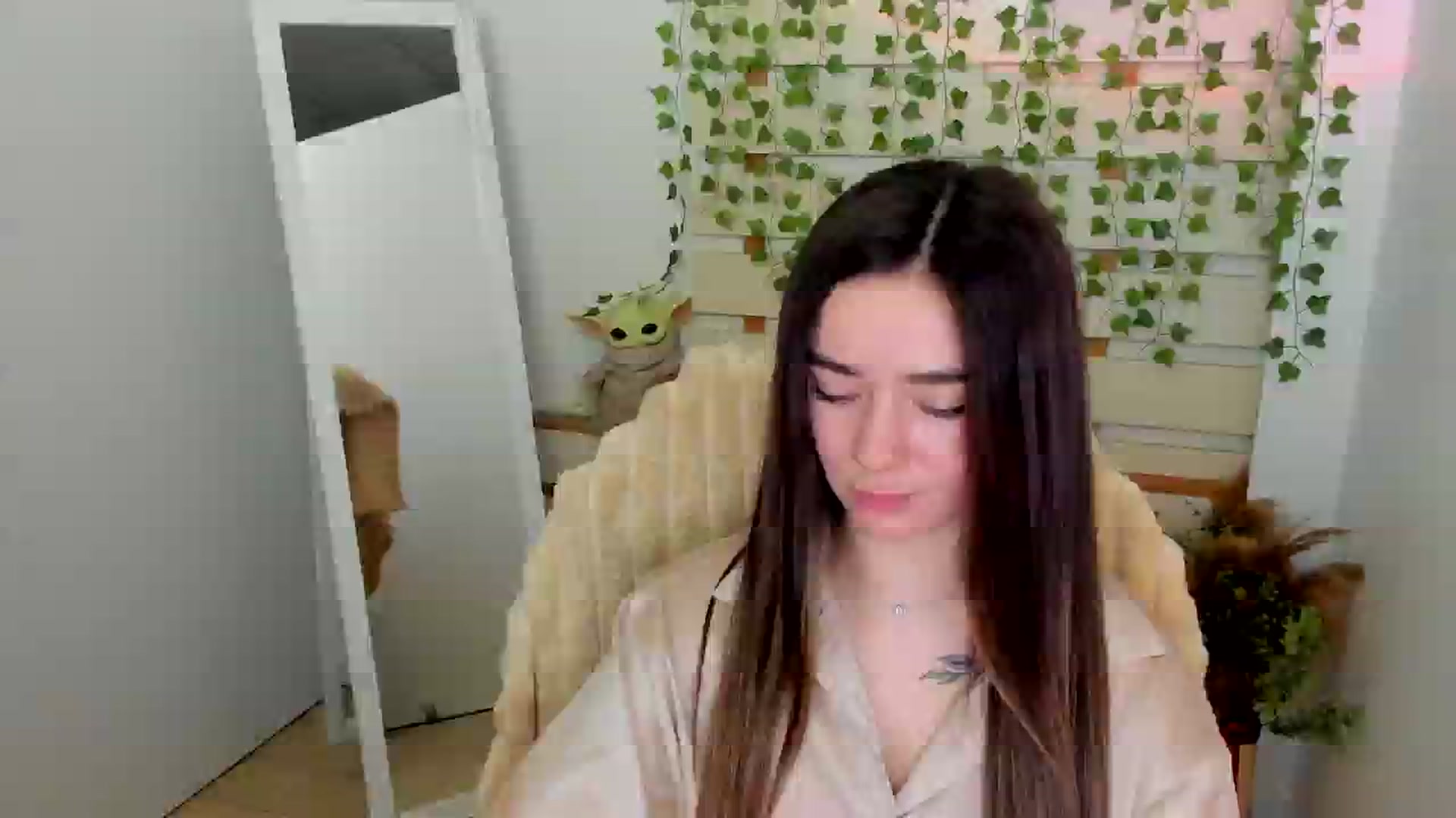 Gallery image thumbnail from KiraLove's myfreecams stream on, 04/18/2025, 15:32 image 19 of 20