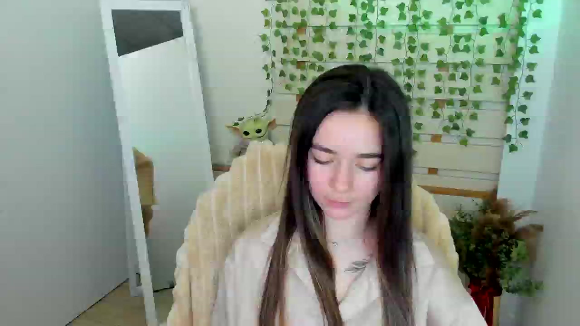 Gallery image thumbnail from KiraLove's myfreecams stream on, 04/18/2025, 15:32 image 13 of 20