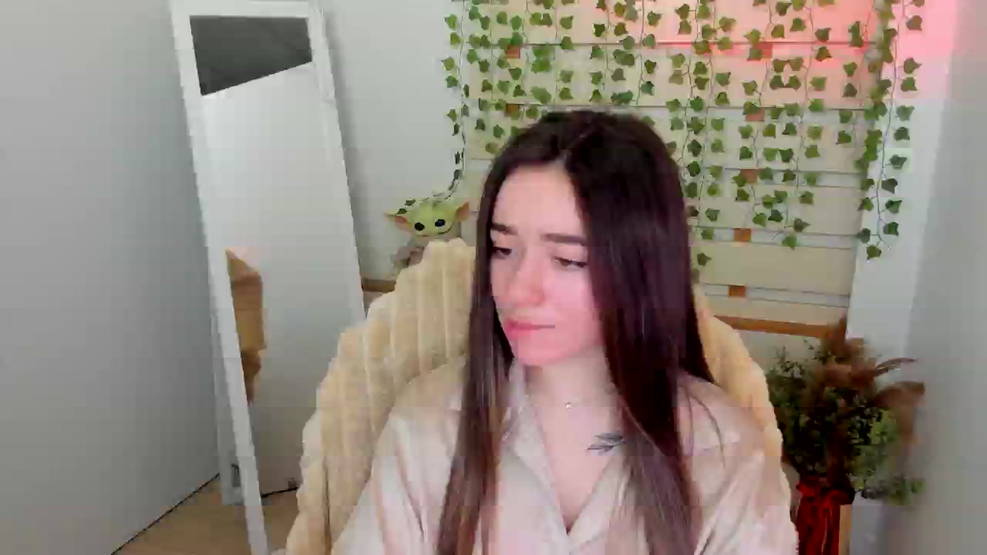 Gallery image thumbnail from KiraLove's myfreecams stream on, 04/18/2025, 15:32 image 11 of 20