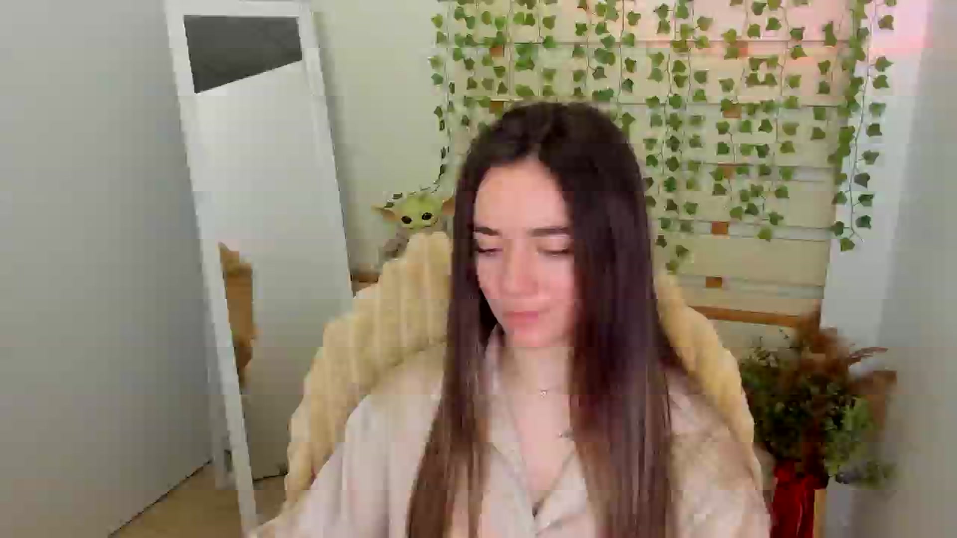 Gallery image thumbnail from KiraLove's myfreecams stream on, 04/18/2025, 15:32 image 9 of 20